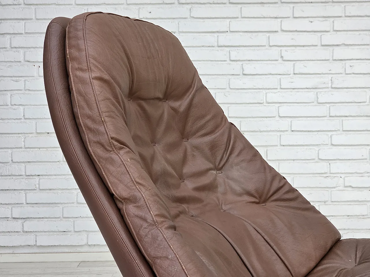 1970s, Danish design by Madsen & Schubell, swivel lounge chair. 4