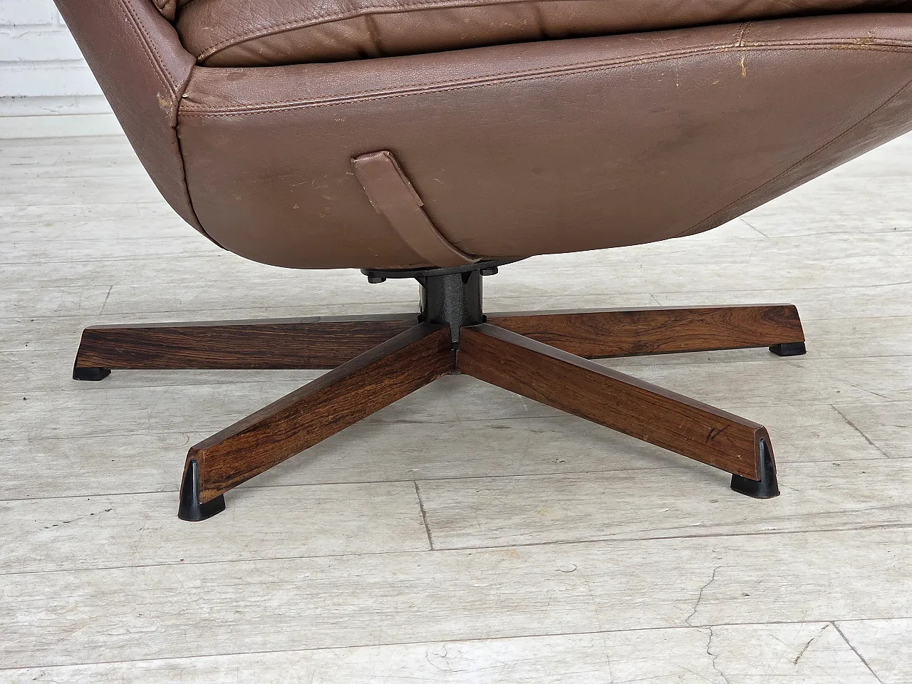 1970s, Danish design by Madsen & Schubell, swivel lounge chair. 5