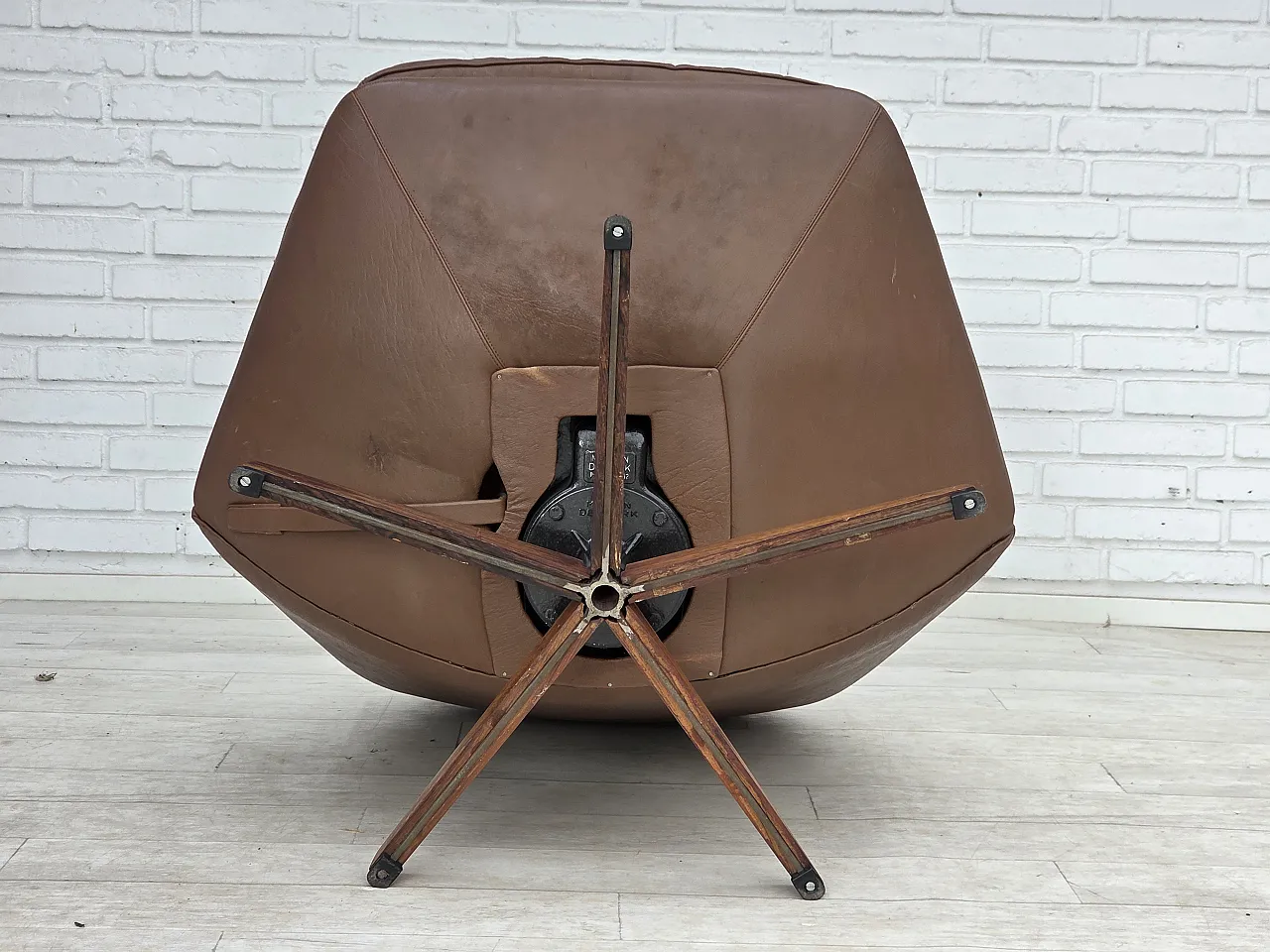 1970s, Danish design by Madsen & Schubell, swivel lounge chair. 18