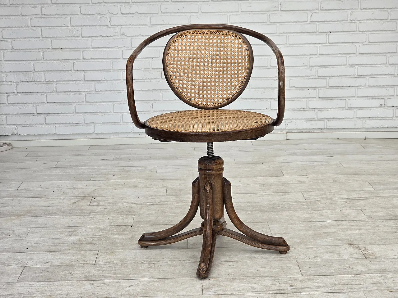 1950s, swivel armchair, bent wood, furniture mesh. 1