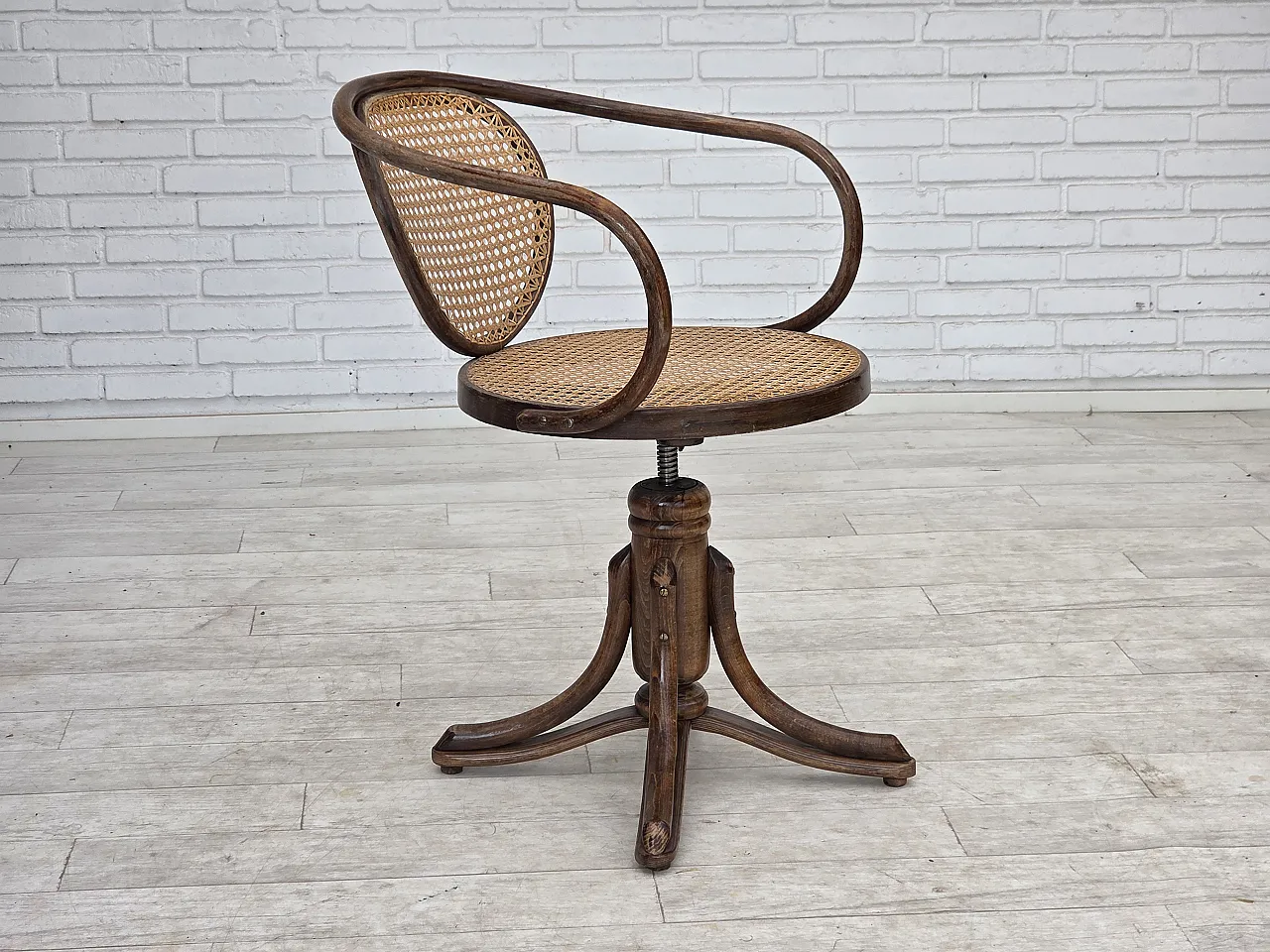 1950s, swivel armchair, bent wood, furniture mesh. 2