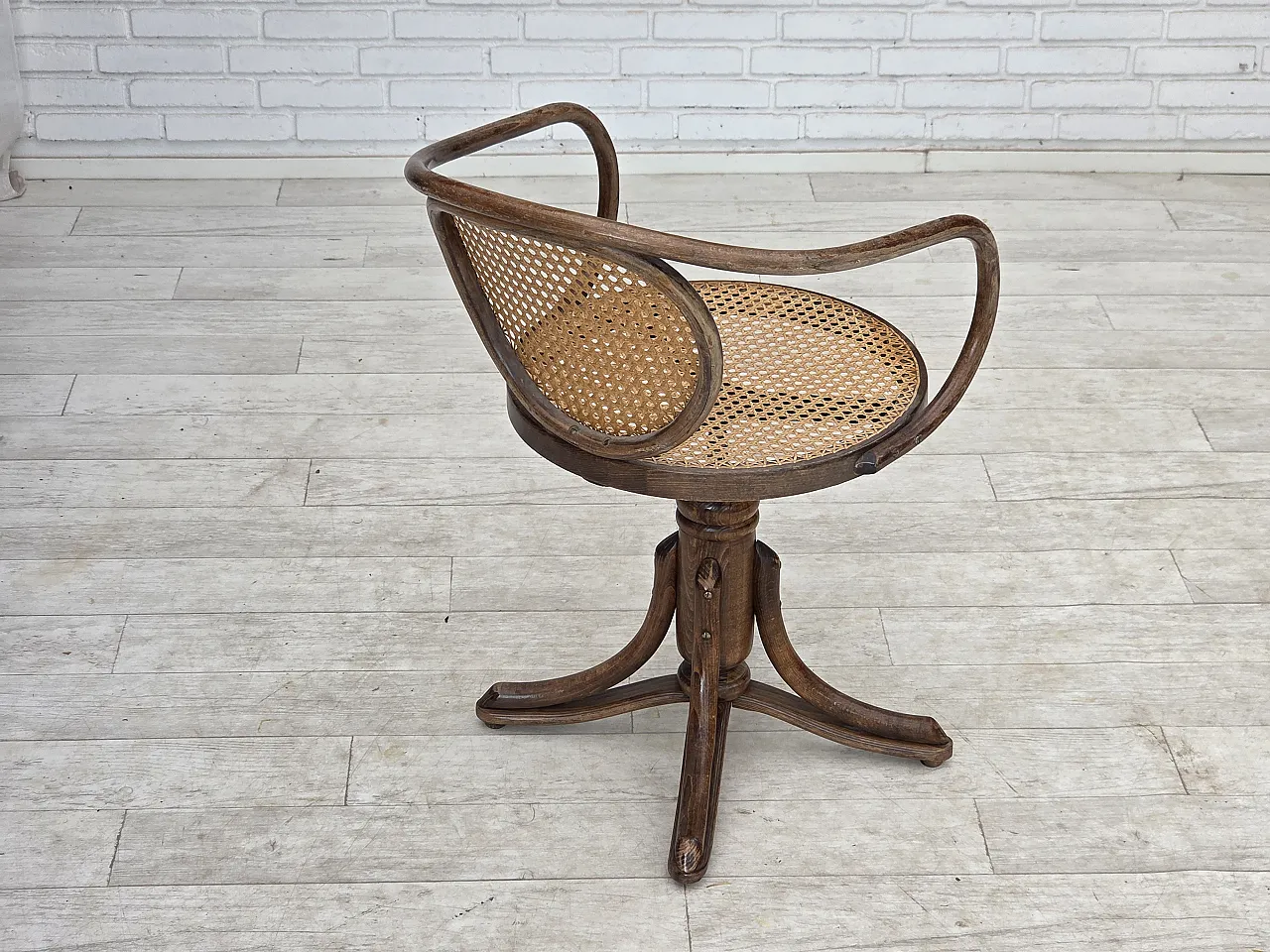 1950s, swivel armchair, bent wood, furniture mesh. 12