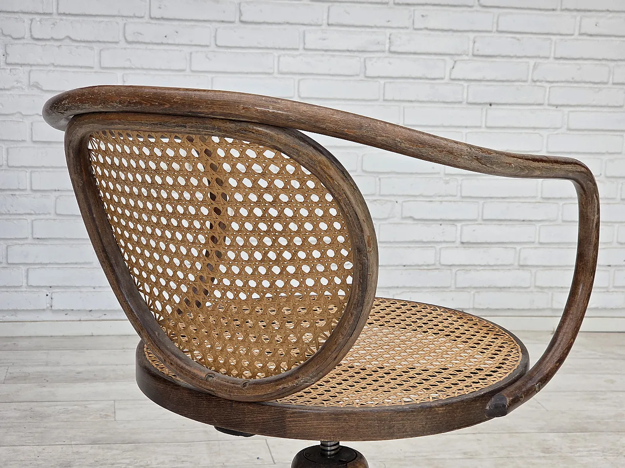 1950s, swivel armchair, bent wood, furniture mesh. 13