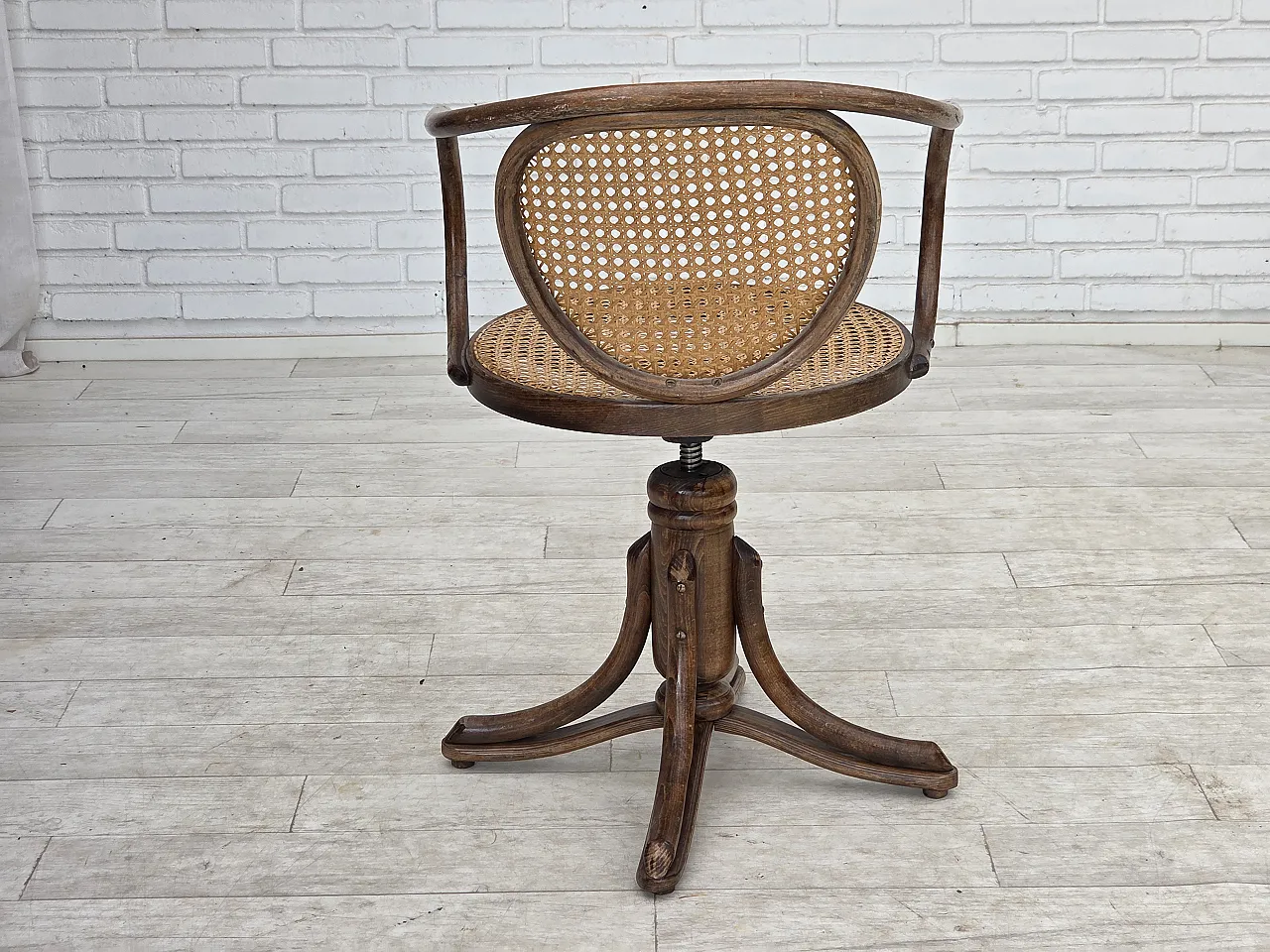 1950s, swivel armchair, bent wood, furniture mesh. 14