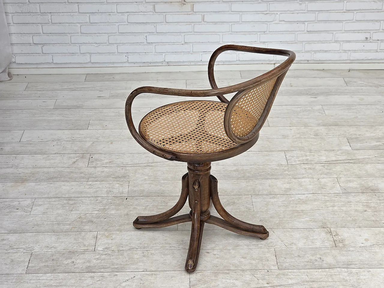 1950s, swivel armchair, bent wood, furniture mesh. 15