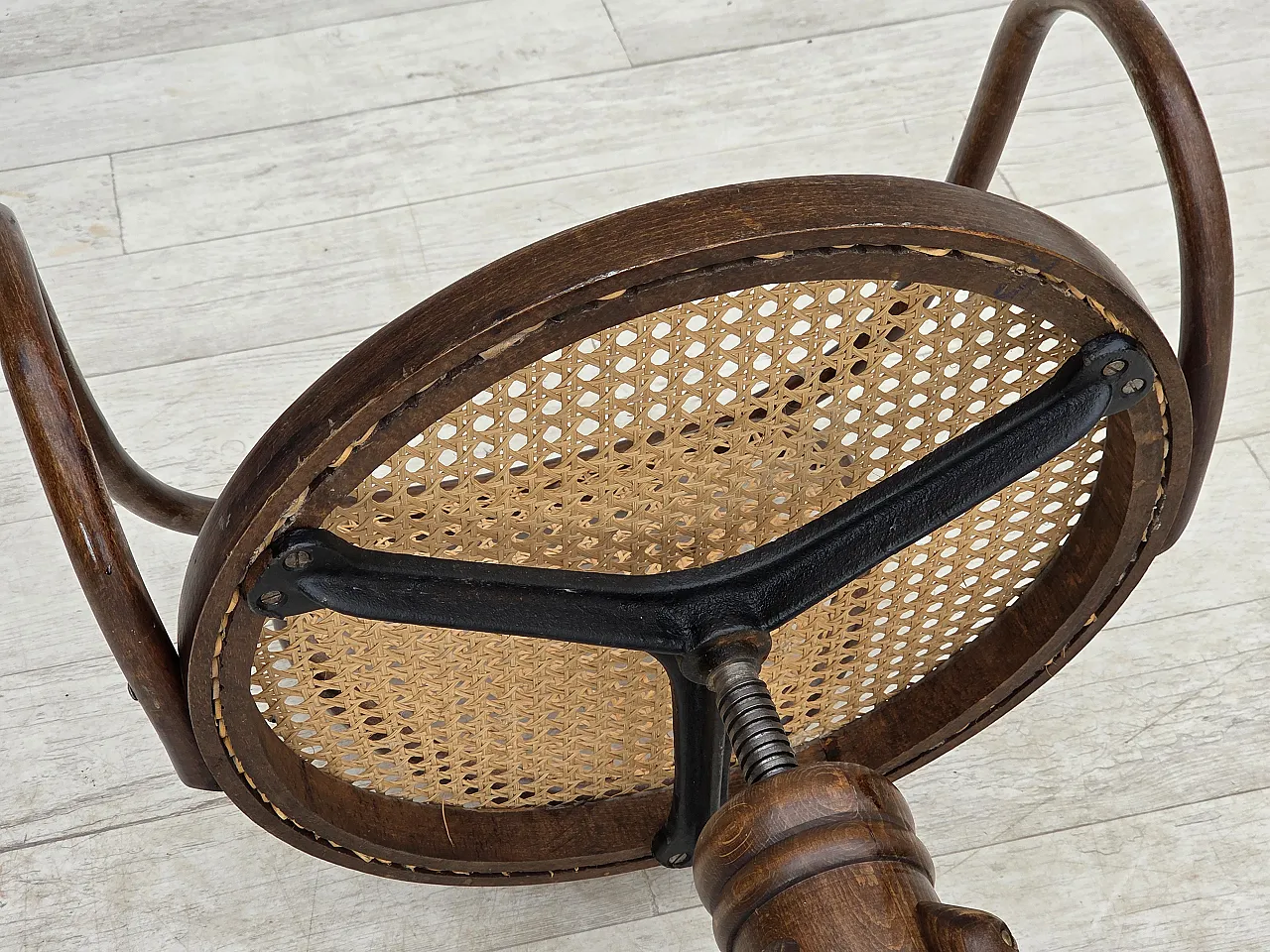 1950s, swivel armchair, bent wood, furniture mesh. 17