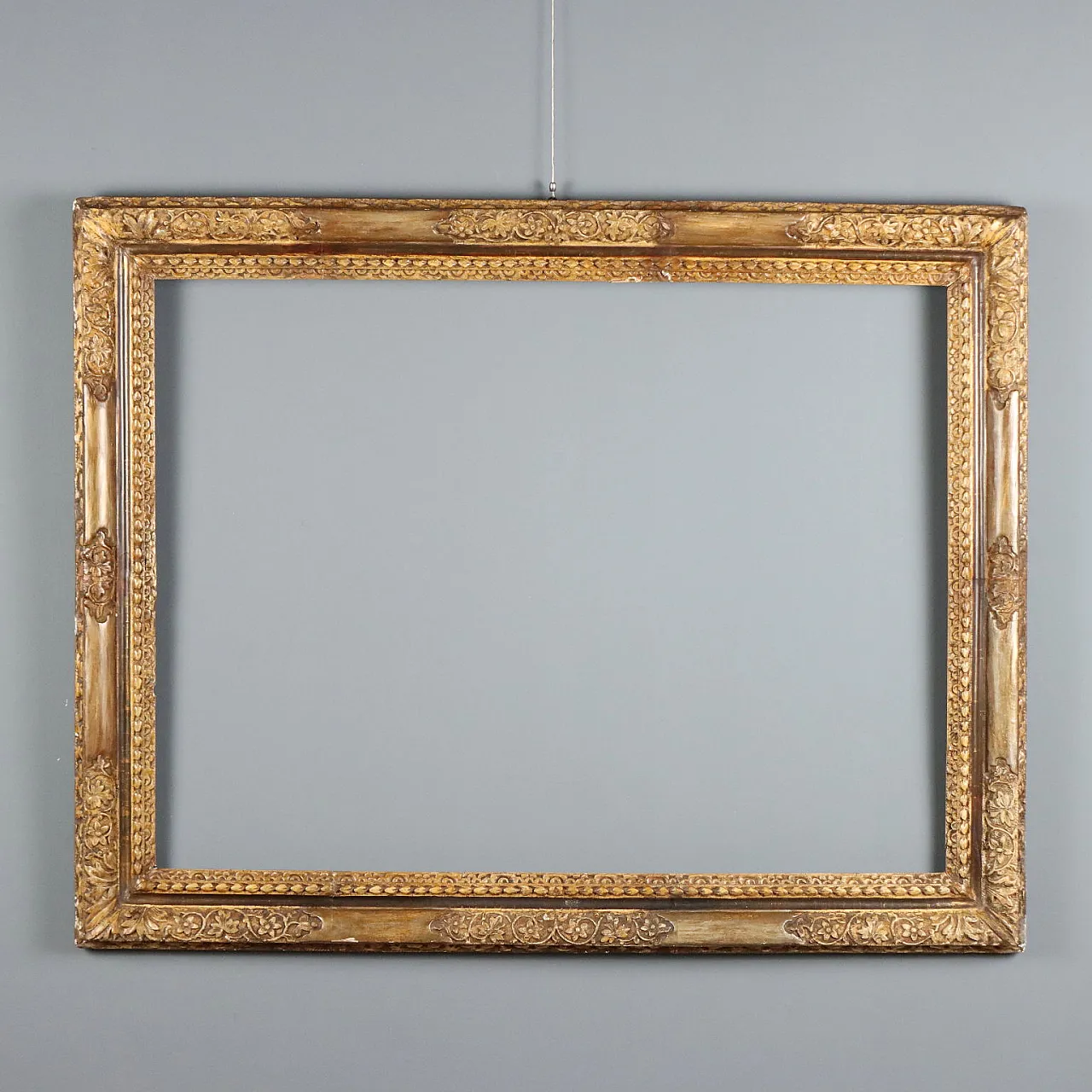 Carved wooden frame, 18th century 1
