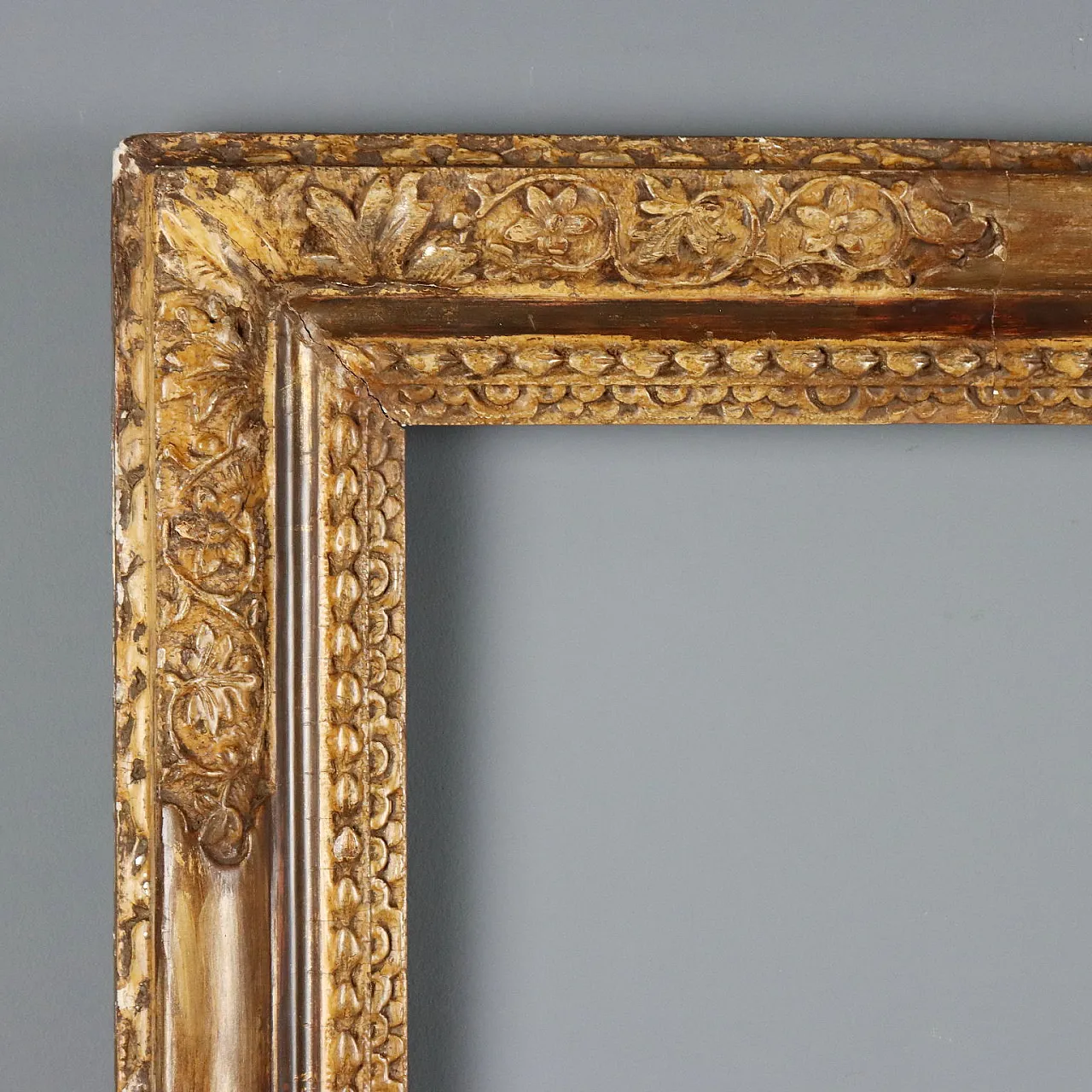 Carved wooden frame, 18th century 3