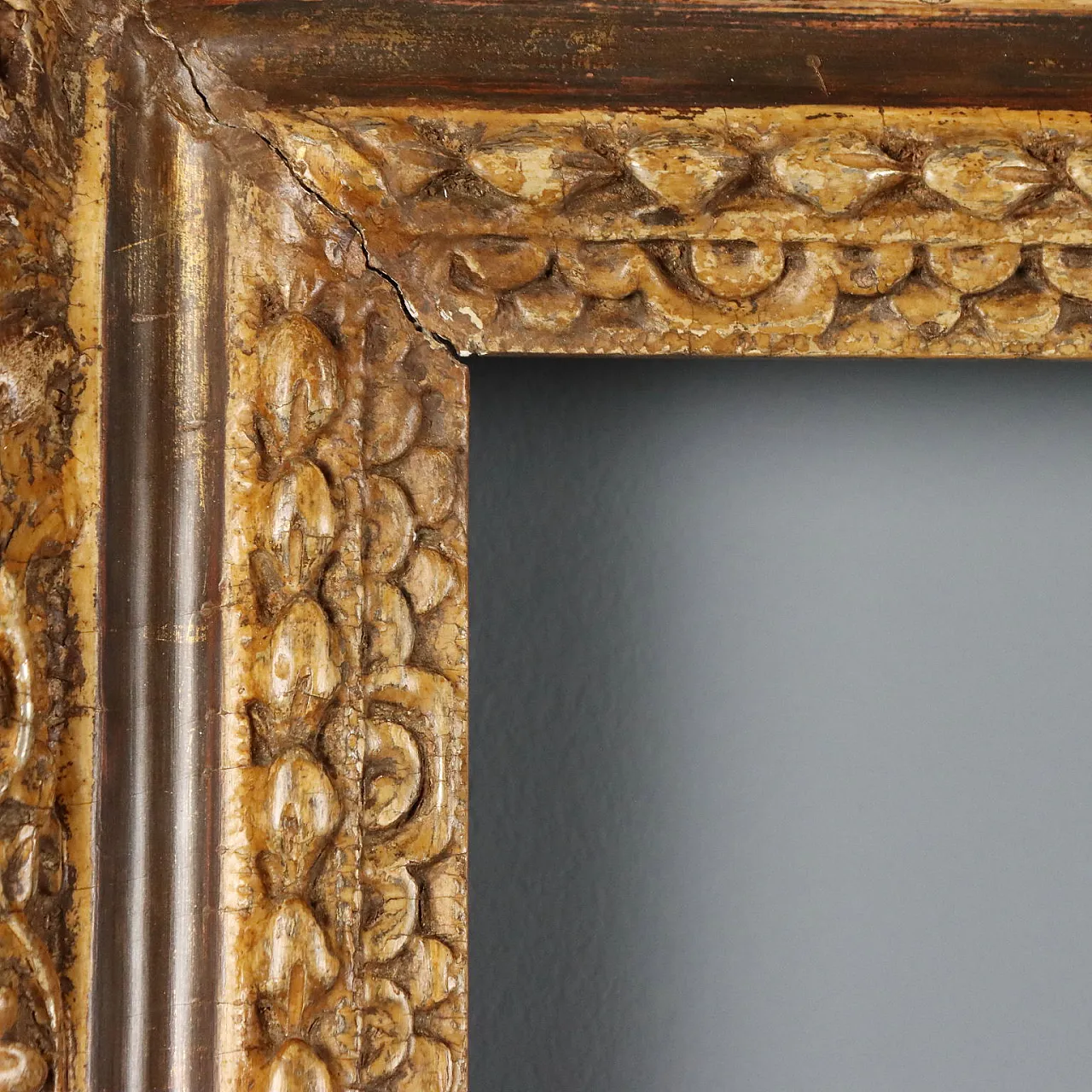 Carved wooden frame, 18th century 5