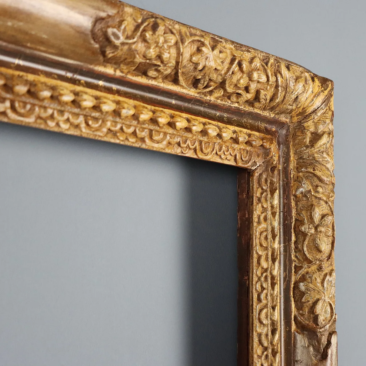 Carved wooden frame, 18th century 6