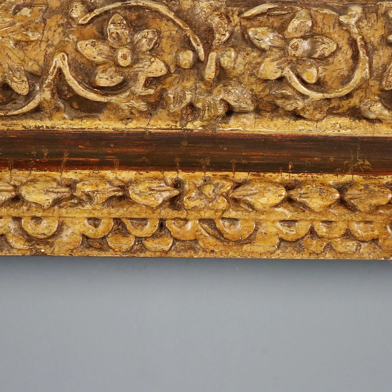 Carved wooden frame, 18th century 7