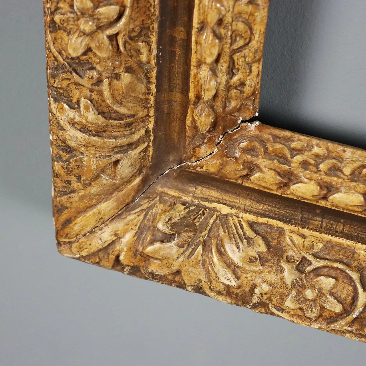 Carved wooden frame, 18th century 8