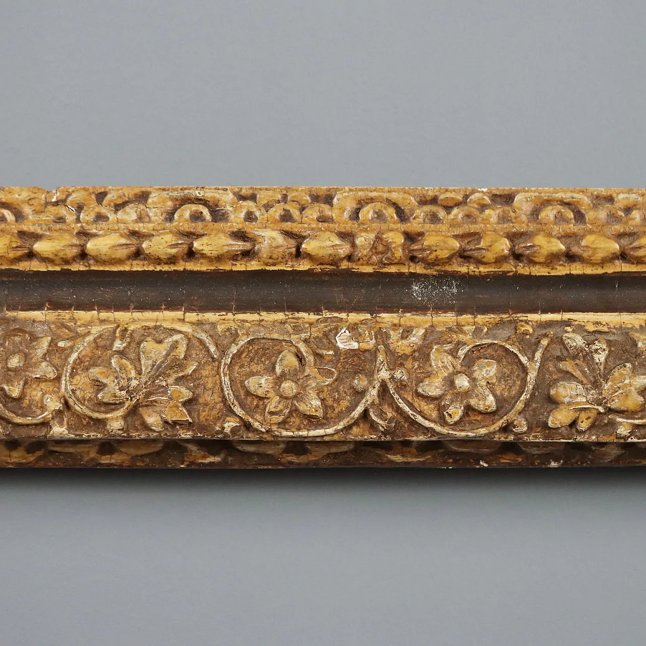Carved wooden frame, 18th century 10