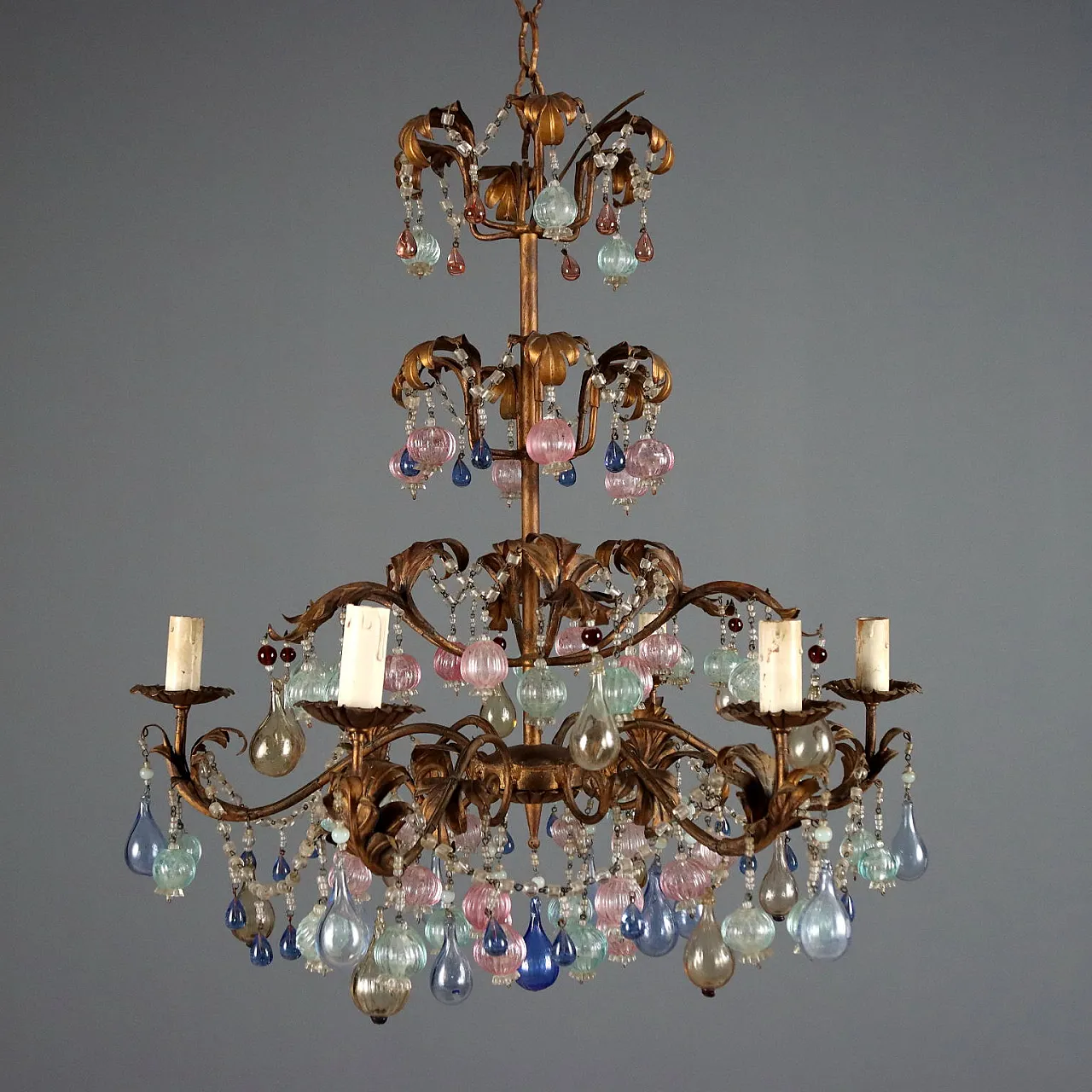 Lampadario in ferro dorato con vetro policromo, '900 3