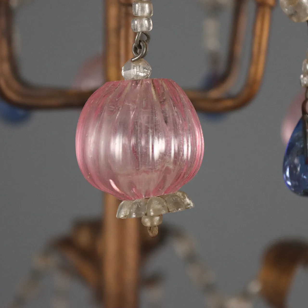 Lampadario in ferro dorato con vetro policromo, '900 5