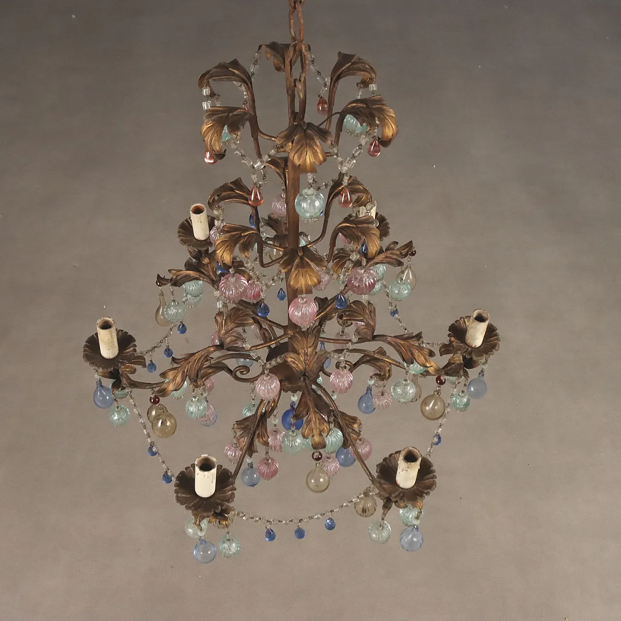Lampadario in ferro dorato con vetro policromo, '900 9