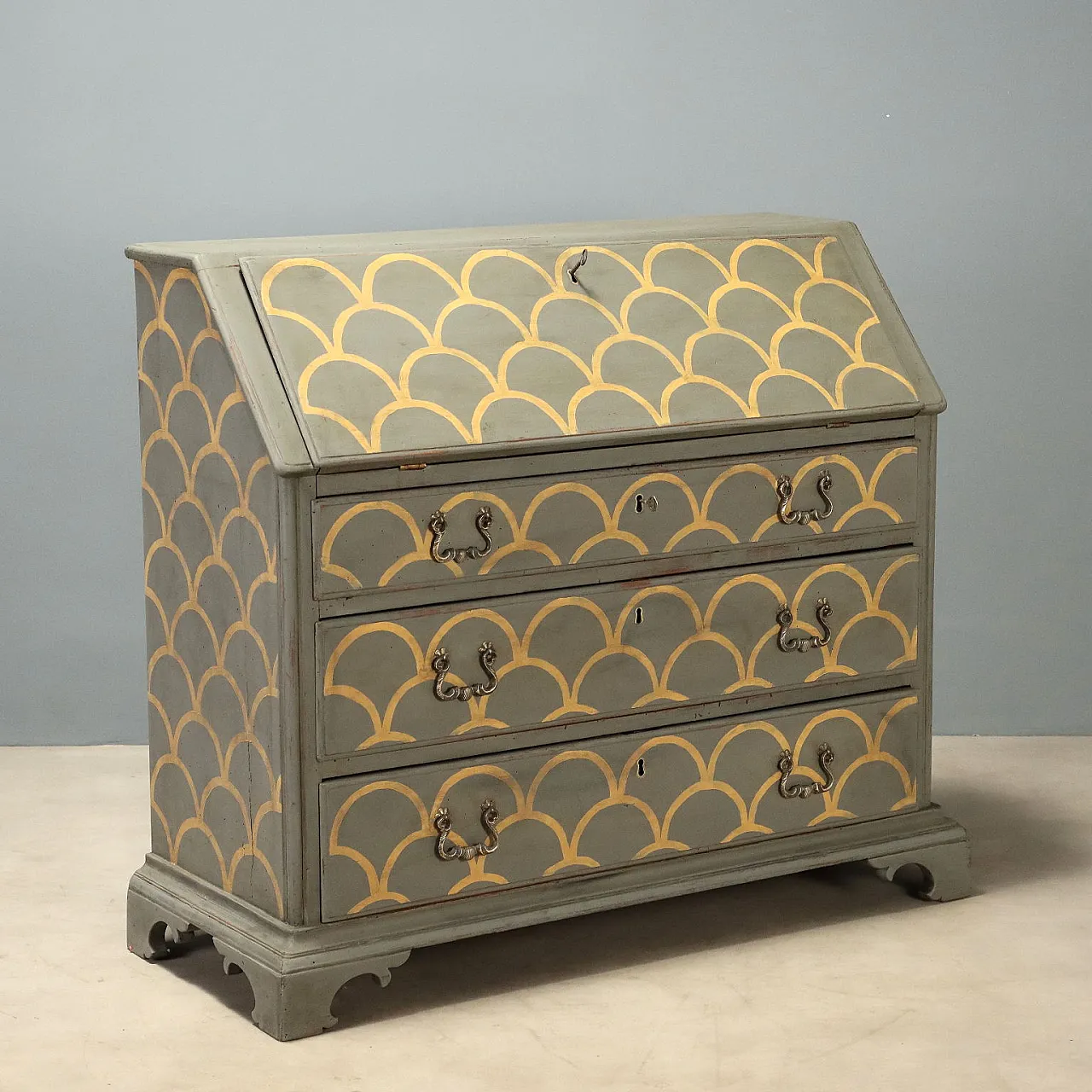 Flap in lacquered walnut with antique details, mid-20th century 1