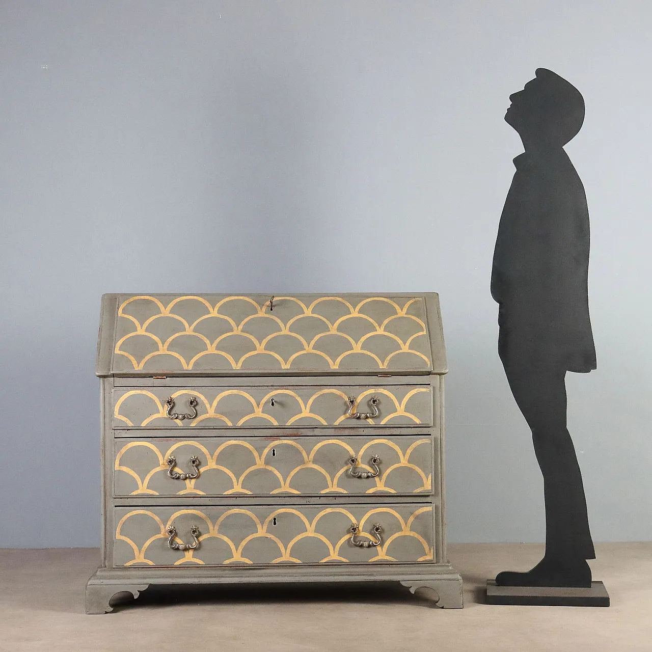 Flap in lacquered walnut with antique details, mid-20th century 2