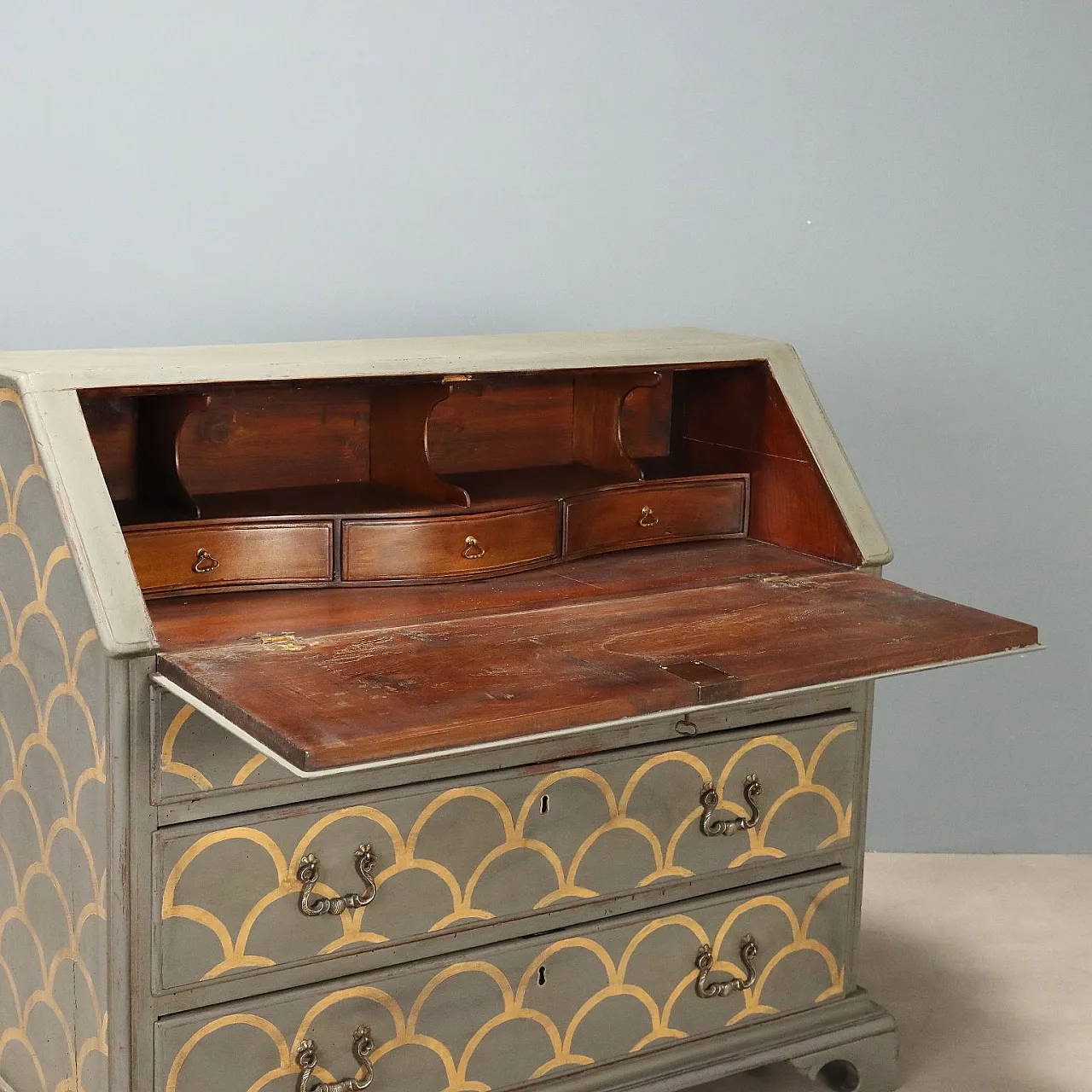 Flap in lacquered walnut with antique details, mid-20th century 3