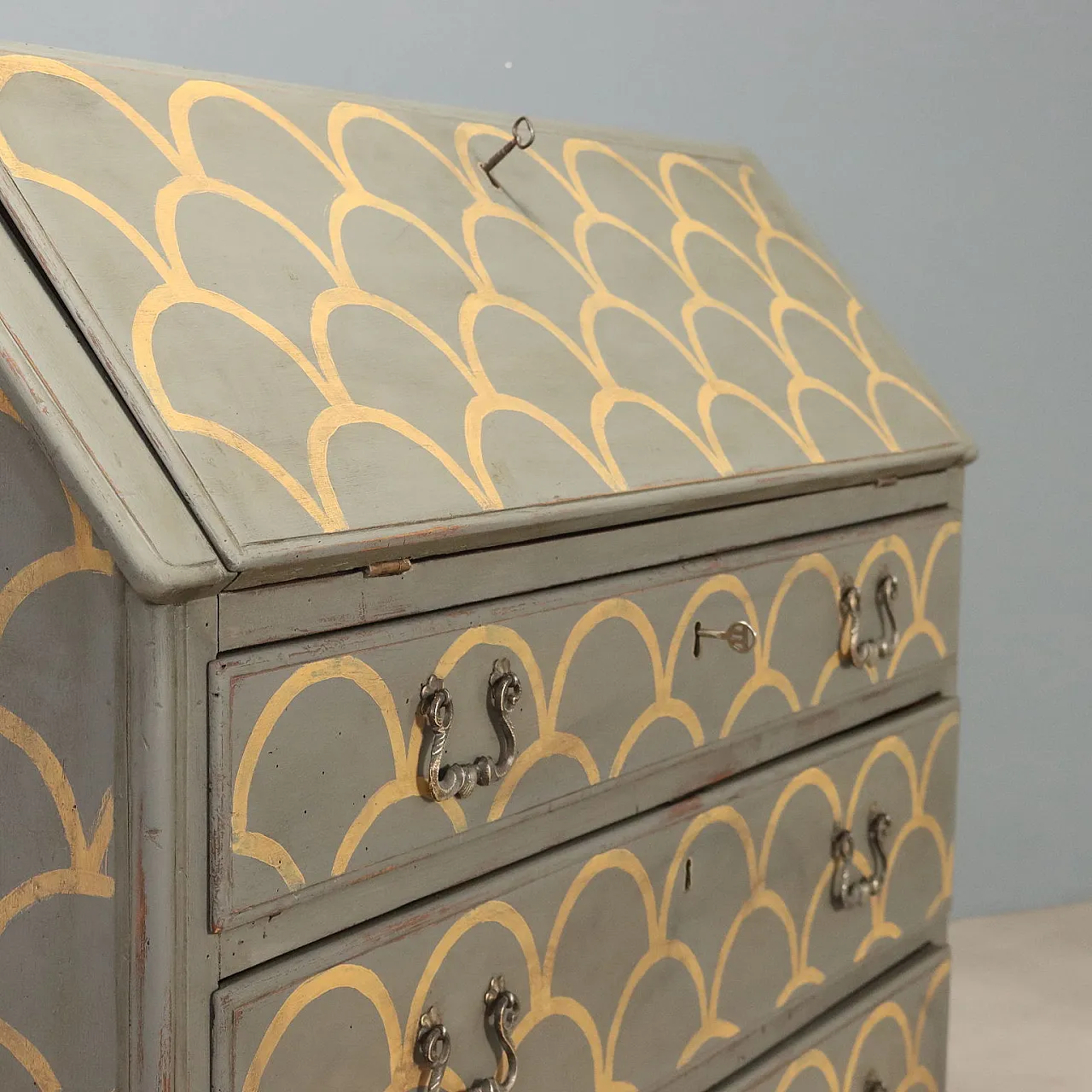 Flap in lacquered walnut with antique details, mid-20th century 5