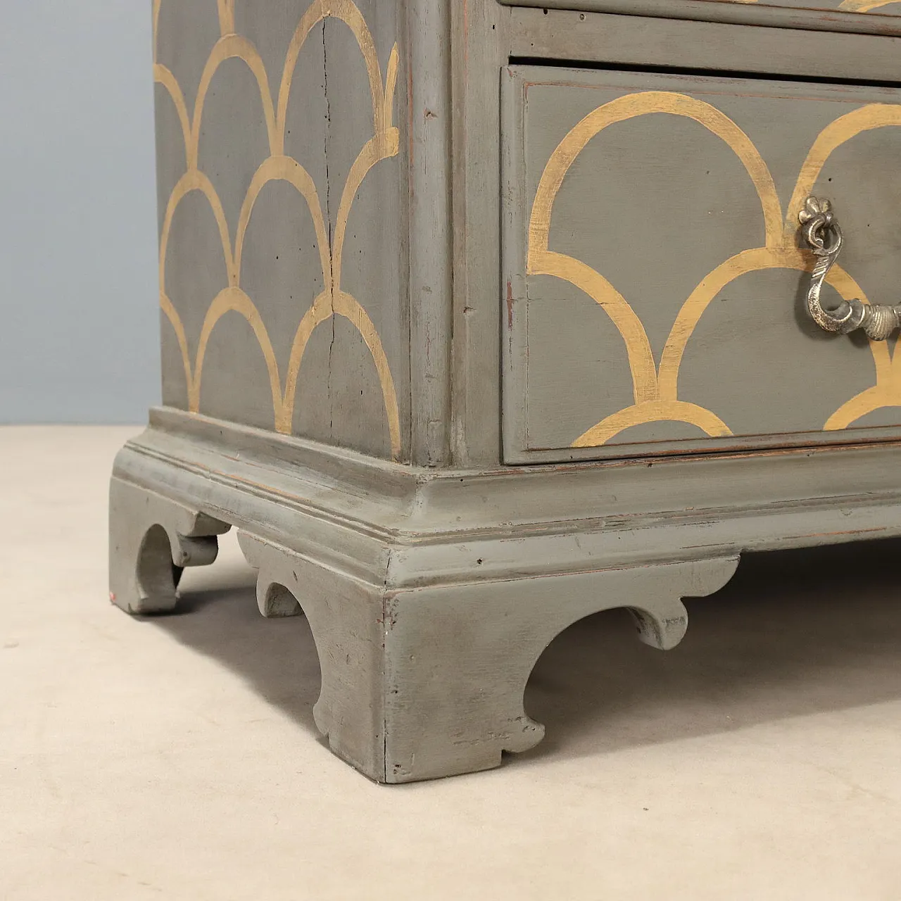 Flap in lacquered walnut with antique details, mid-20th century 10