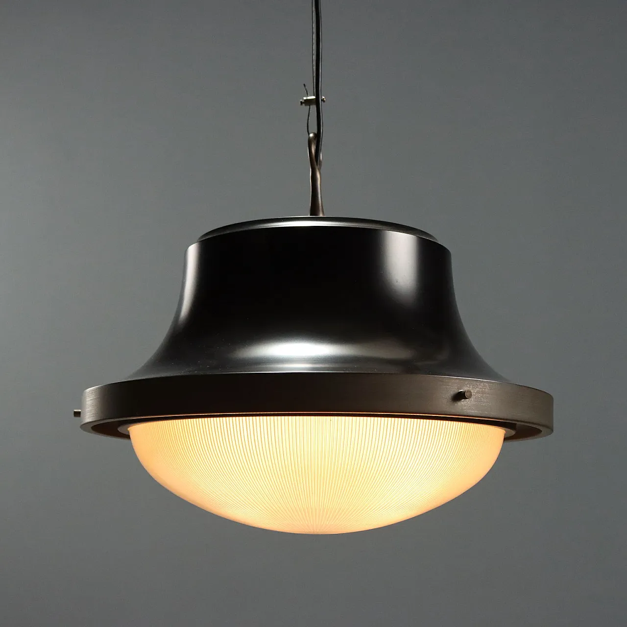 Lampadario Tau di Sergio Mazza per Artemide, '900 3