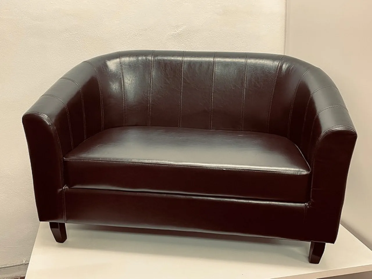 Two-seater sofa, in brown skay, 70s 1