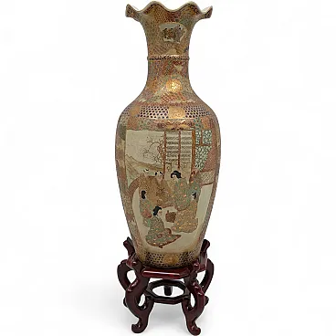 Large Royal Satsuma vase with figural on gilded ground, early 20th c.