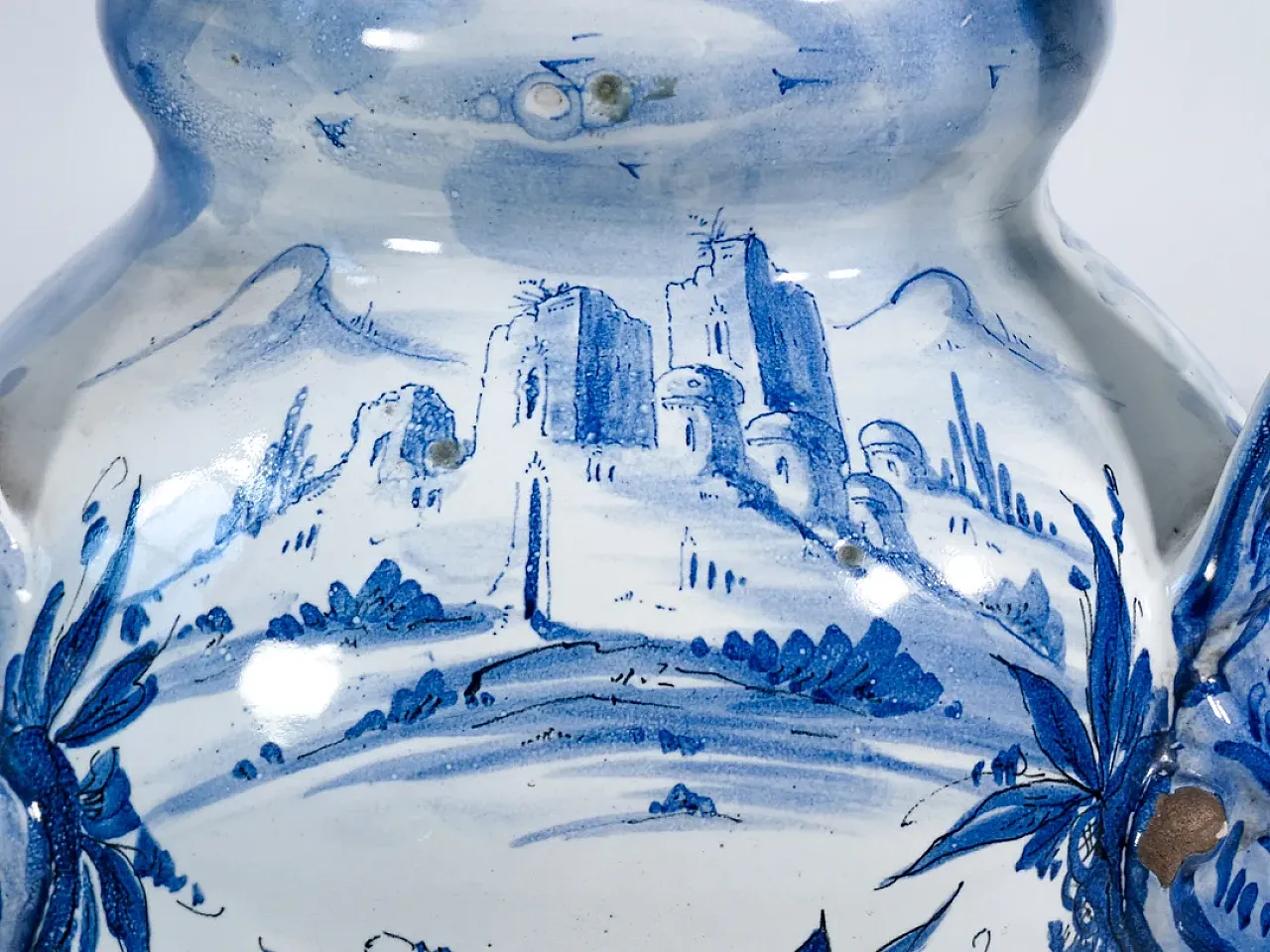 Vaso triansato in maiolica di Alba Docilia, primo '900 5