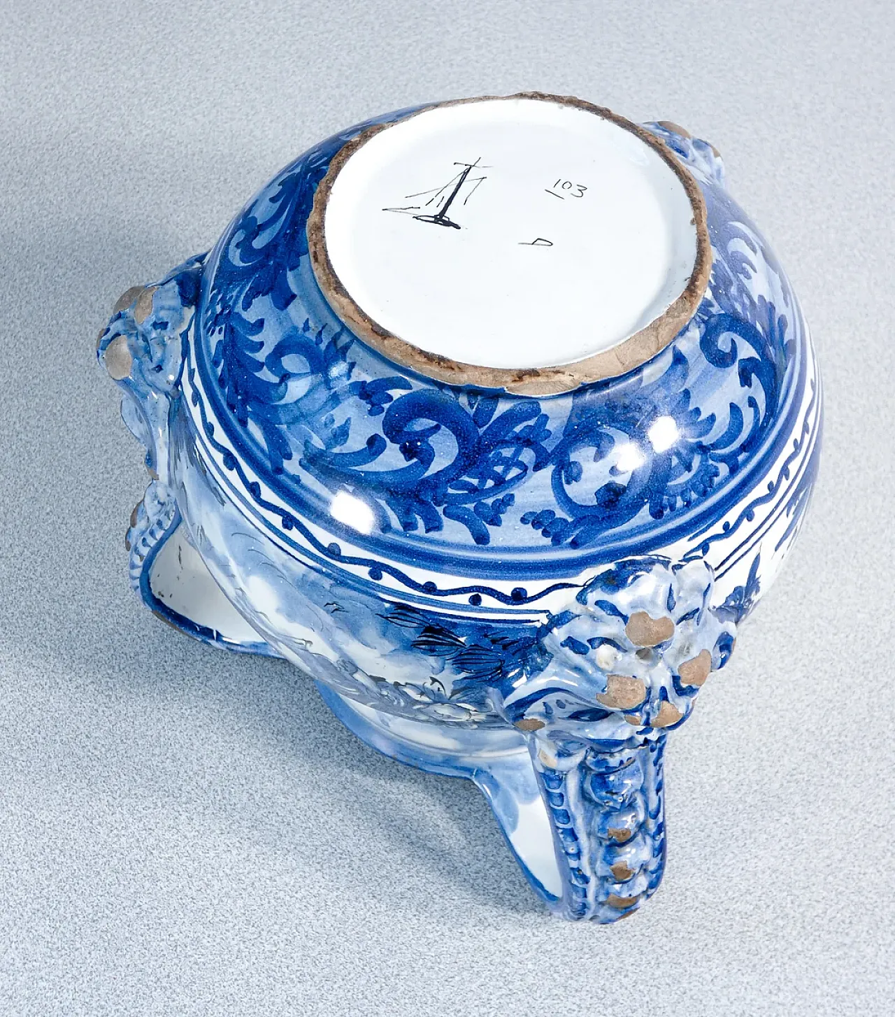Vaso triansato in maiolica di Alba Docilia, primo '900 11