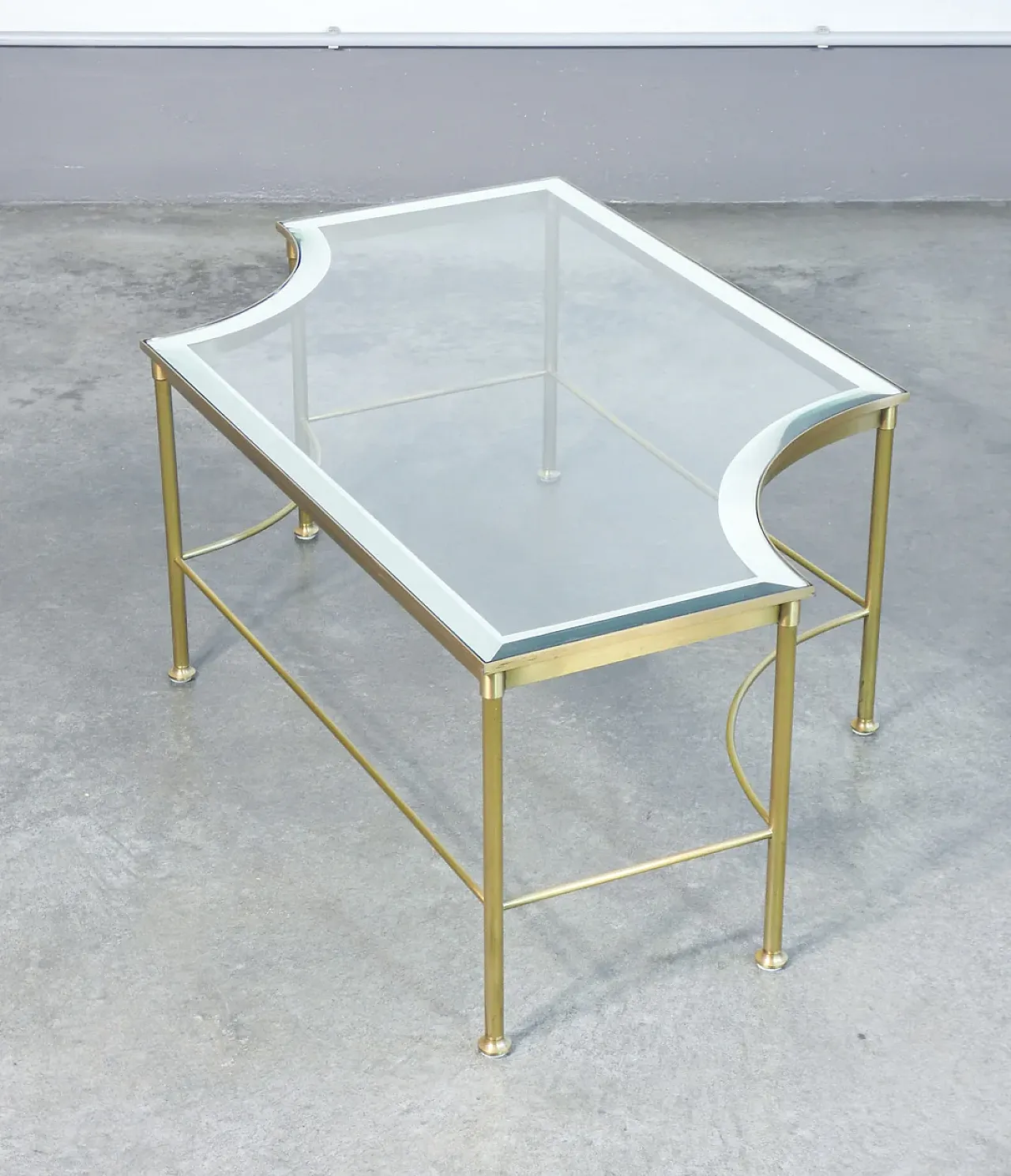 Sectional coffee table with central brass and glass cachepot, 1970s 11