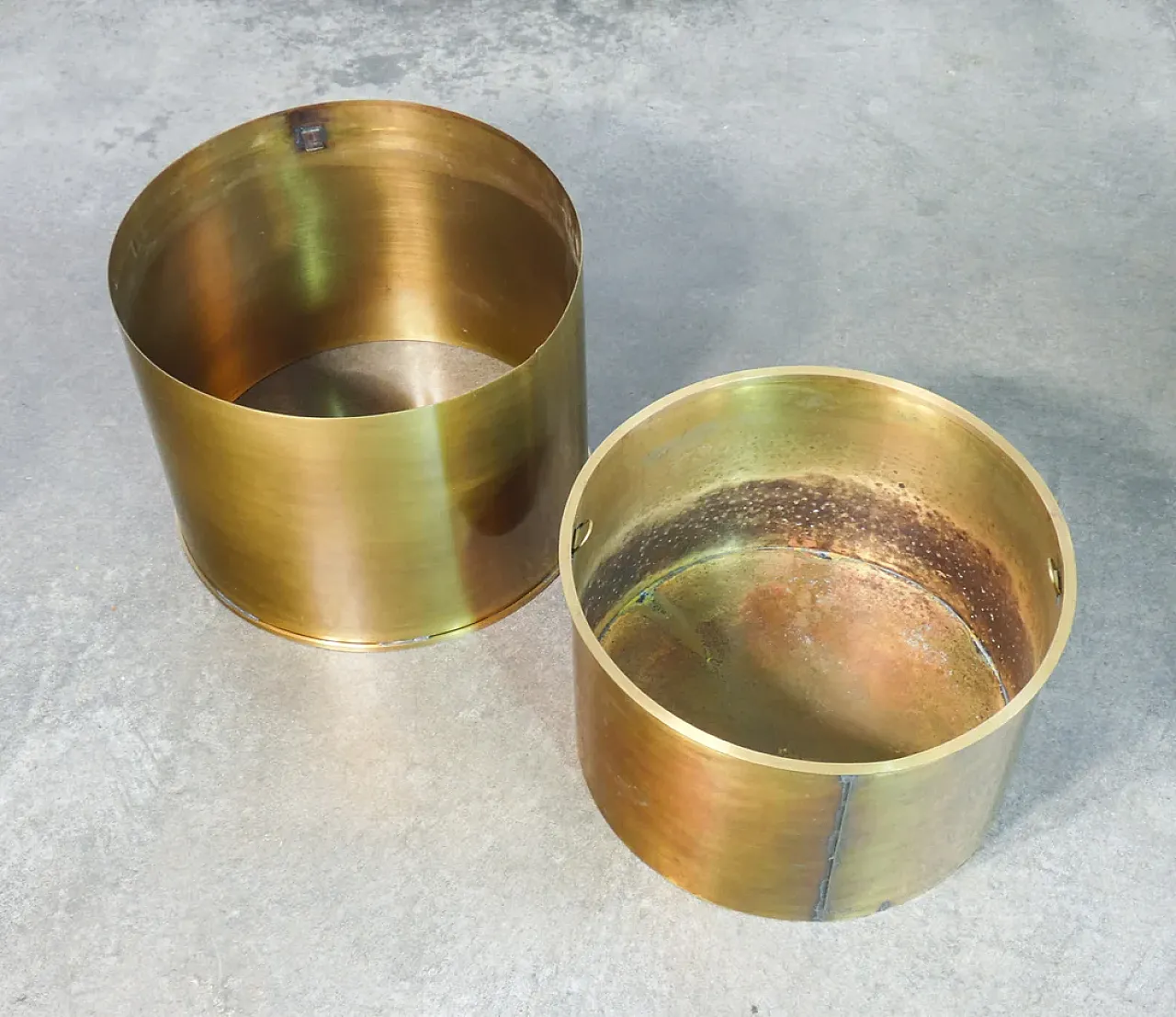 Sectional coffee table with central brass and glass cachepot, 1970s 12