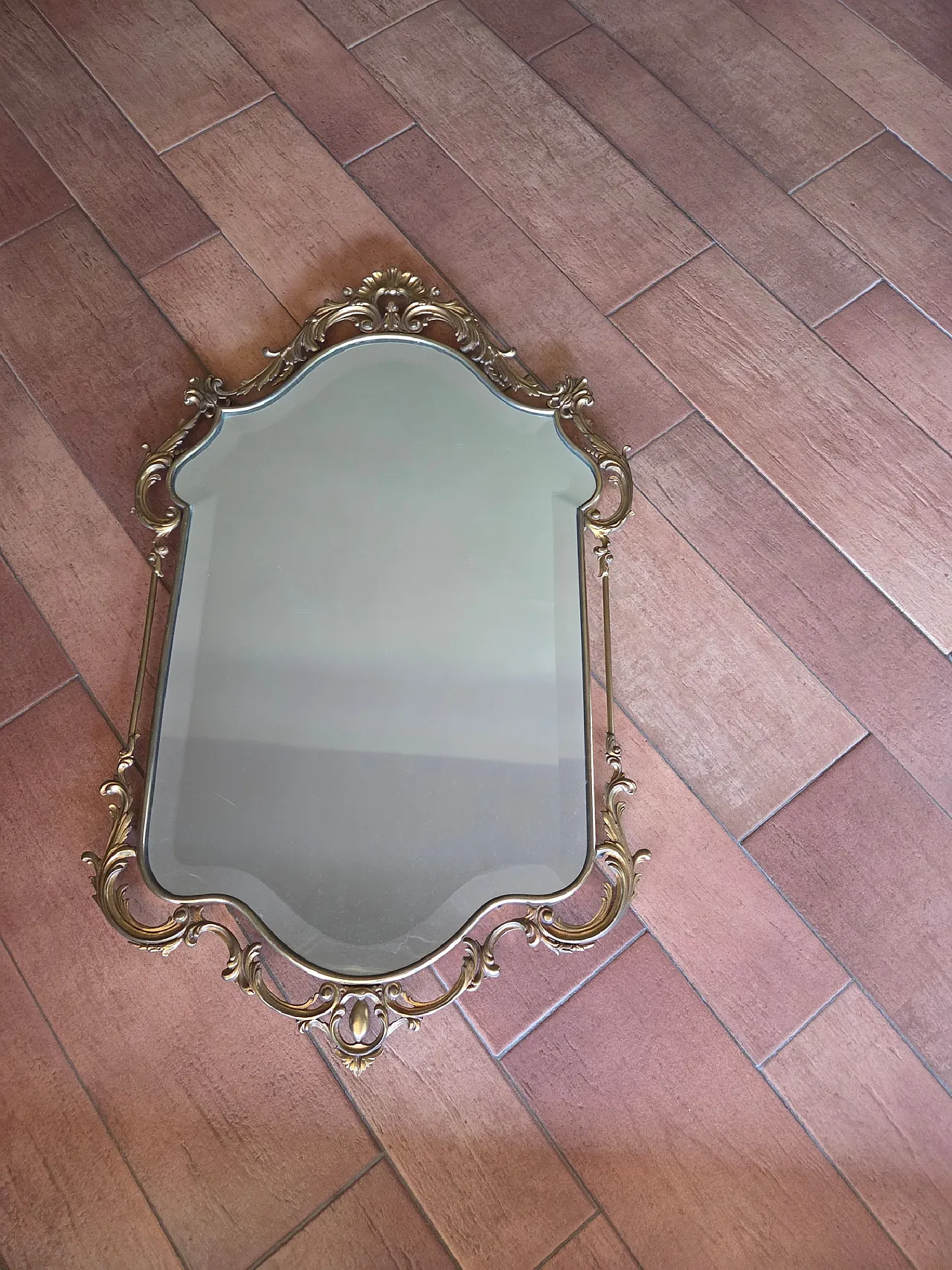 Specchio a muro con cornice in ottone, anni '70 1