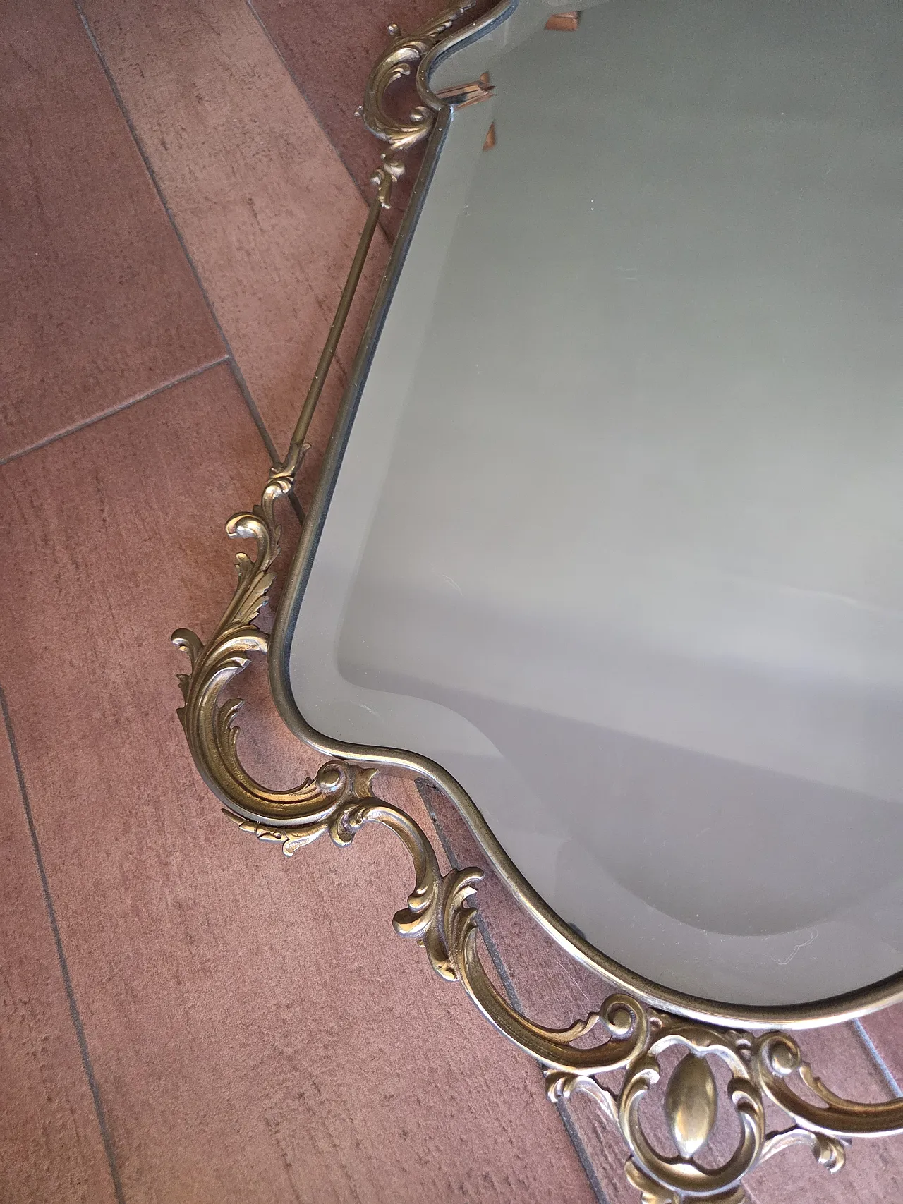 Specchio a muro con cornice in ottone, anni '70 4