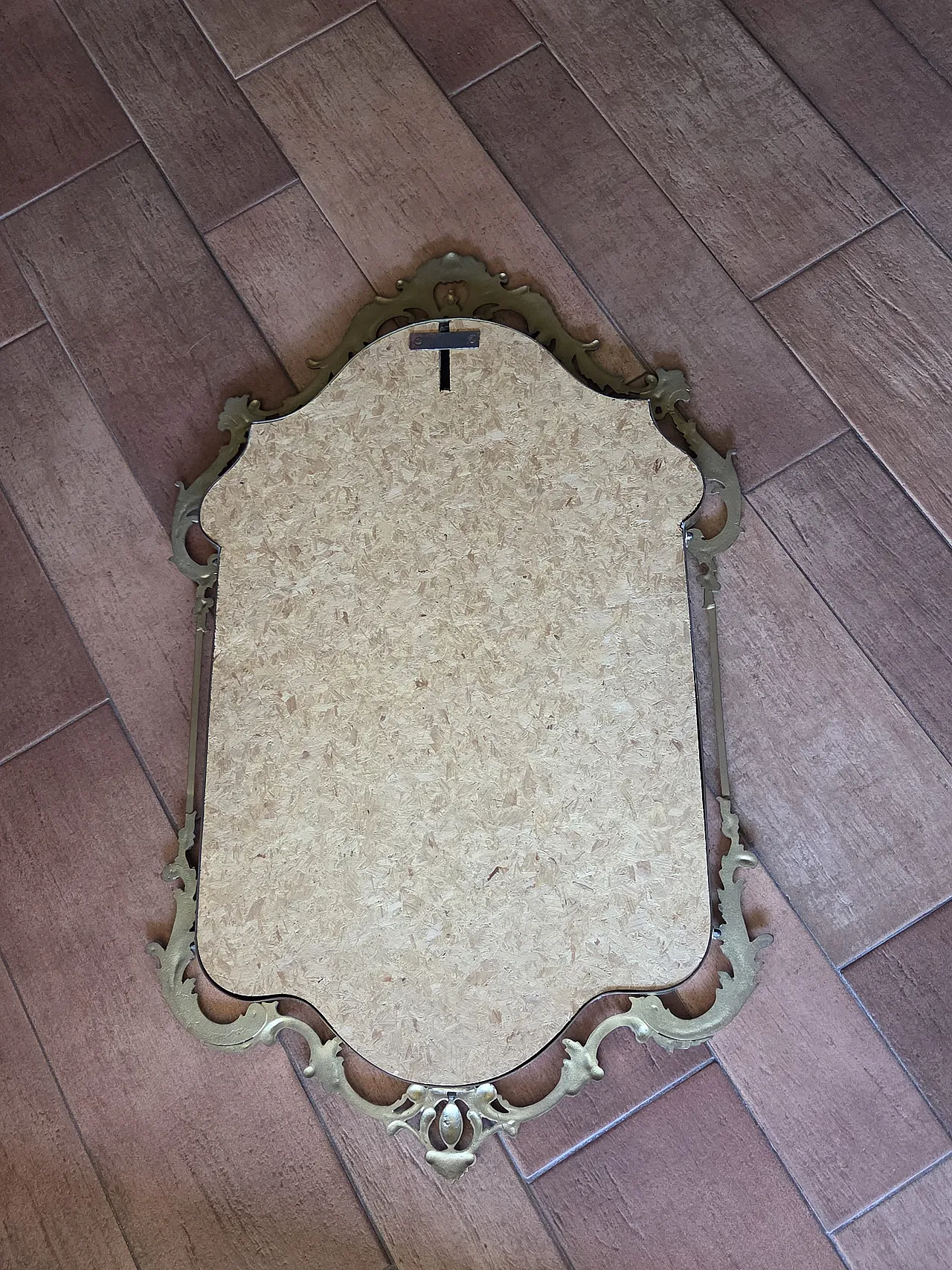 Specchio a muro con cornice in ottone, anni '70 5