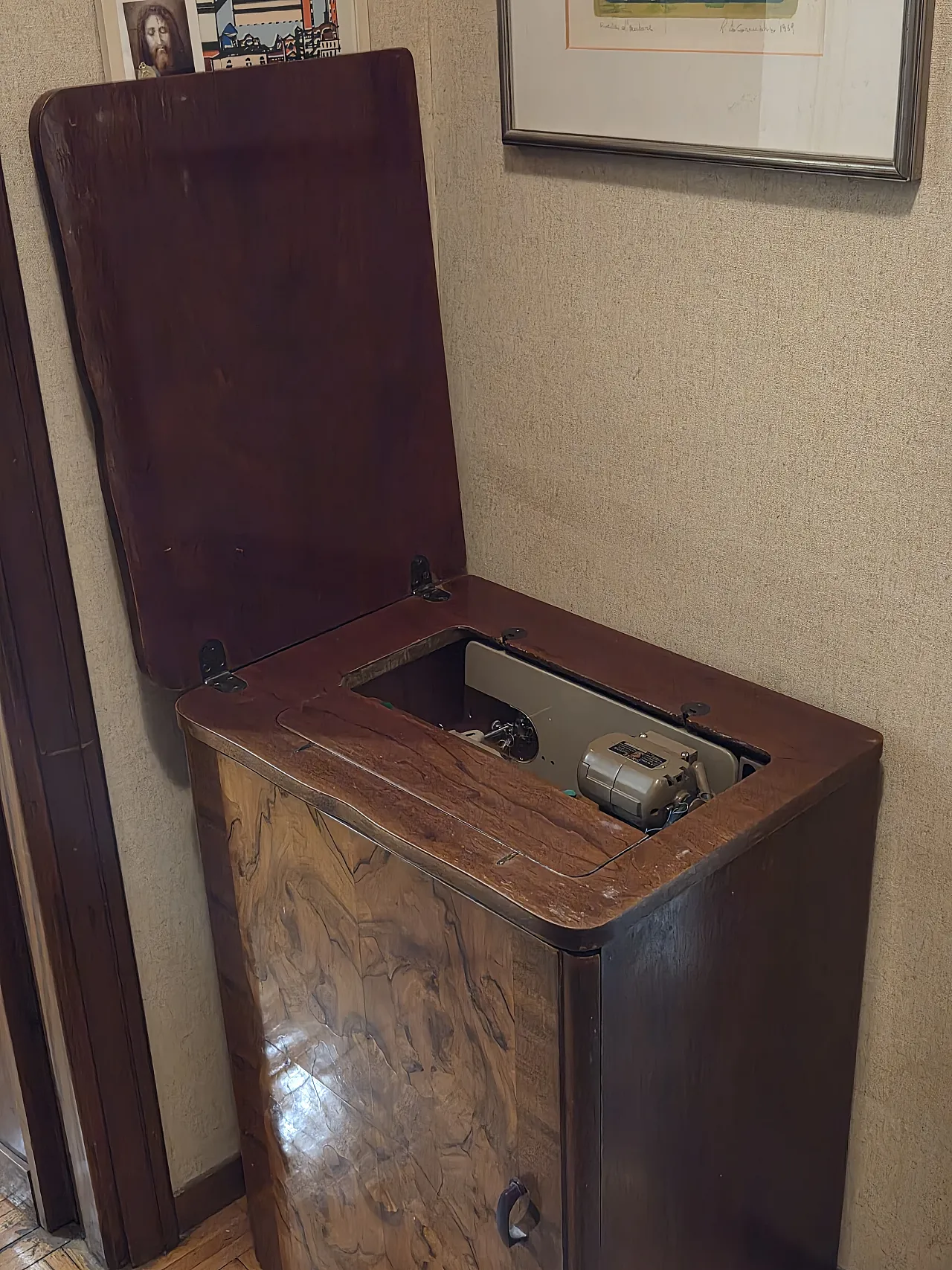 Root cabinet with sewing machine, 1970s 7