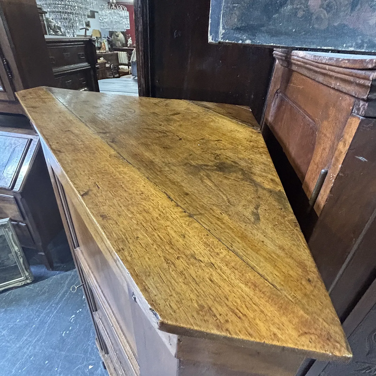 Tuscan corner cupboard  in solid walnut, early 19th century 2