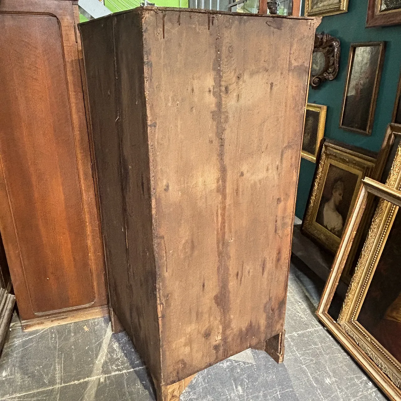 Tuscan corner cupboard  in solid walnut, early 19th century 7