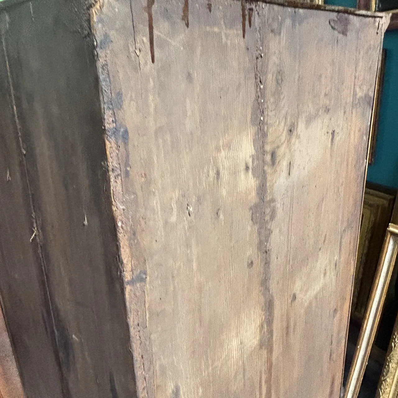 Tuscan corner cupboard  in solid walnut, early 19th century 8