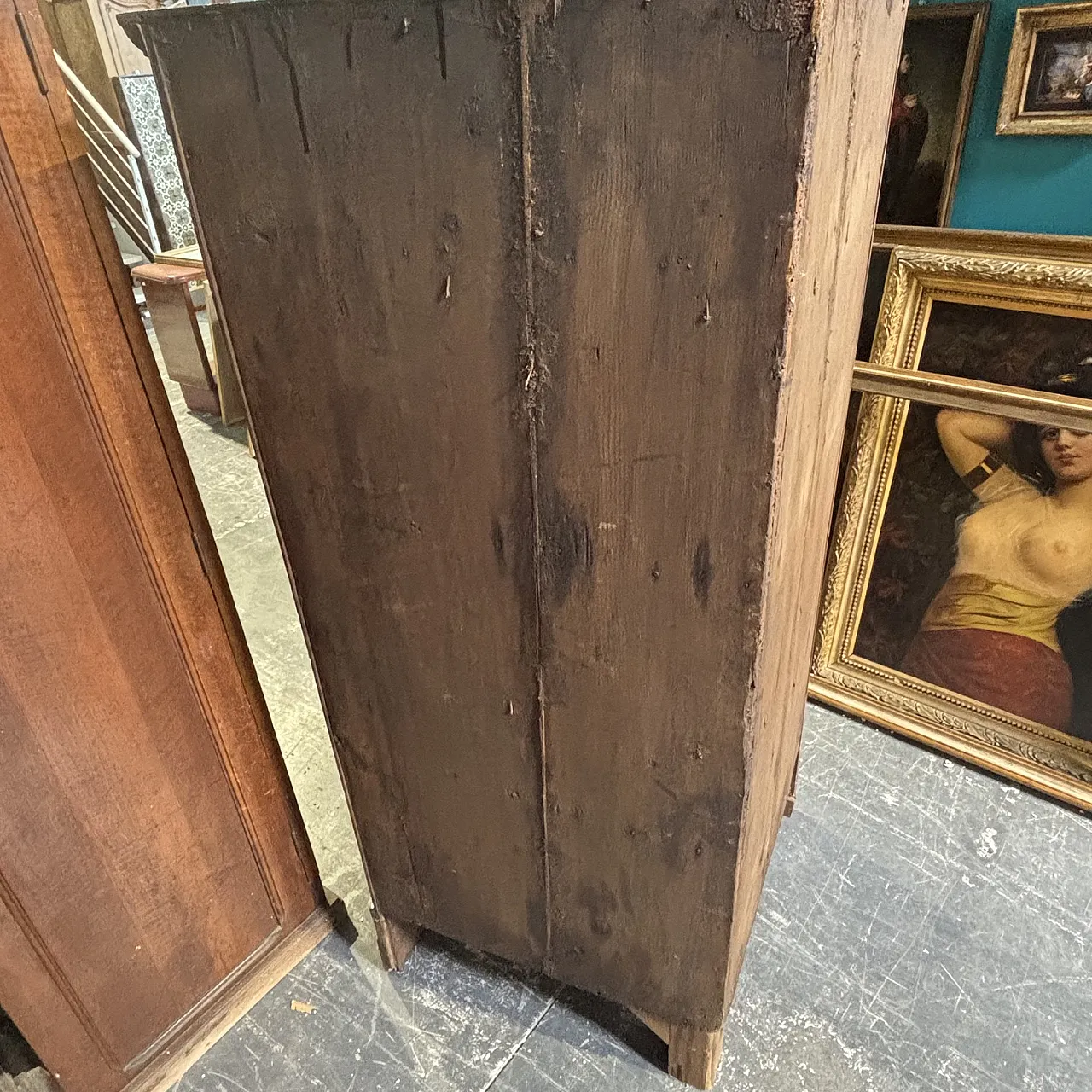 Tuscan corner cupboard  in solid walnut, early 19th century 9