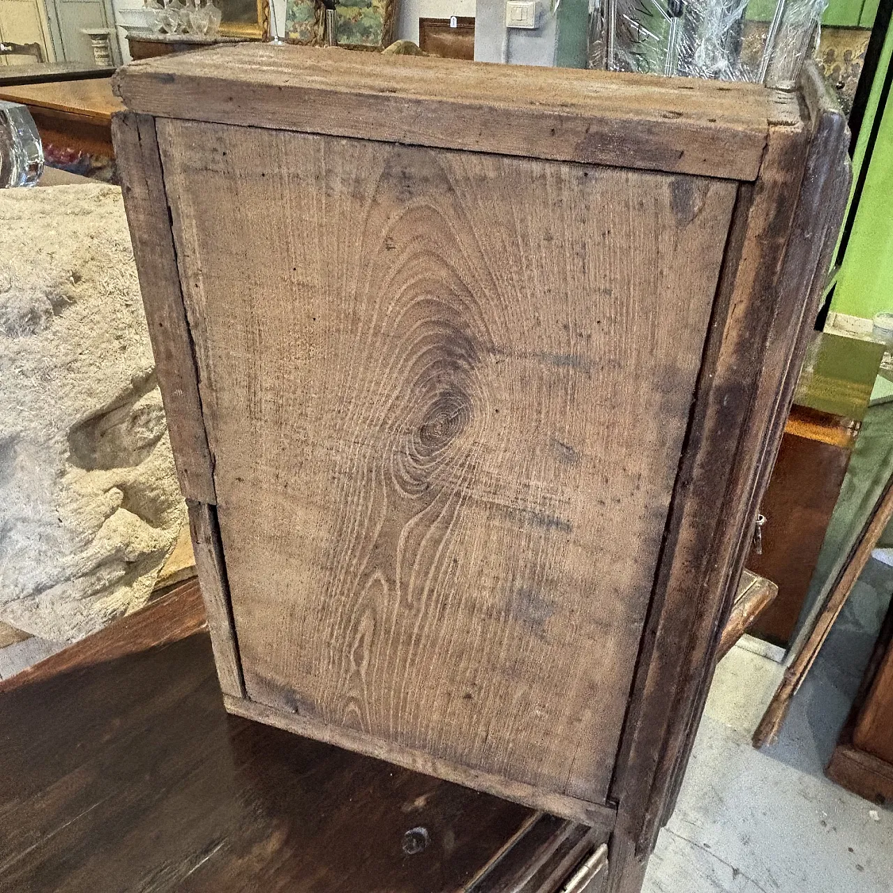 Baroque sideboard cabinet in solid walnut with patina, 17th century 9