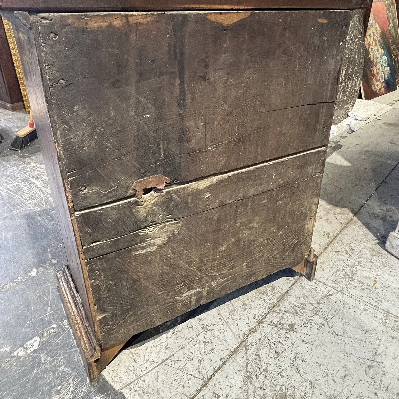 Baroque sideboard cabinet in solid walnut with patina, 17th century 14