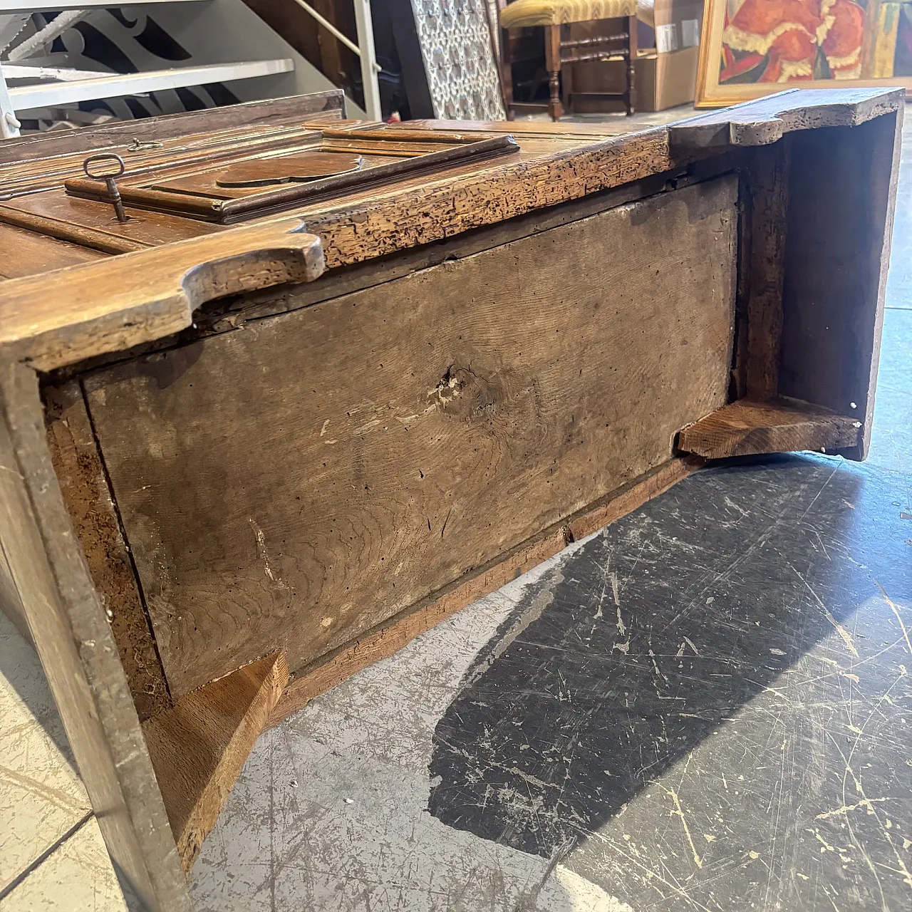 Baroque sideboard cabinet in solid walnut with patina, 17th century 16