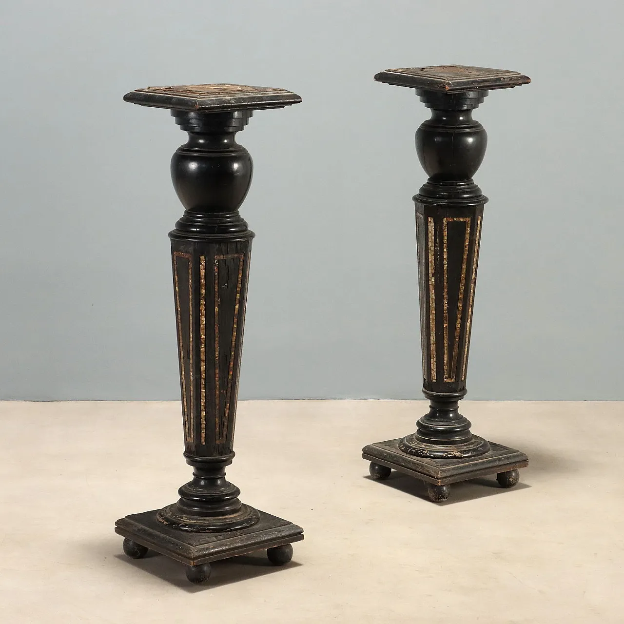 Coppia di colonne porta vaso in legno ebanizzato, '800 1