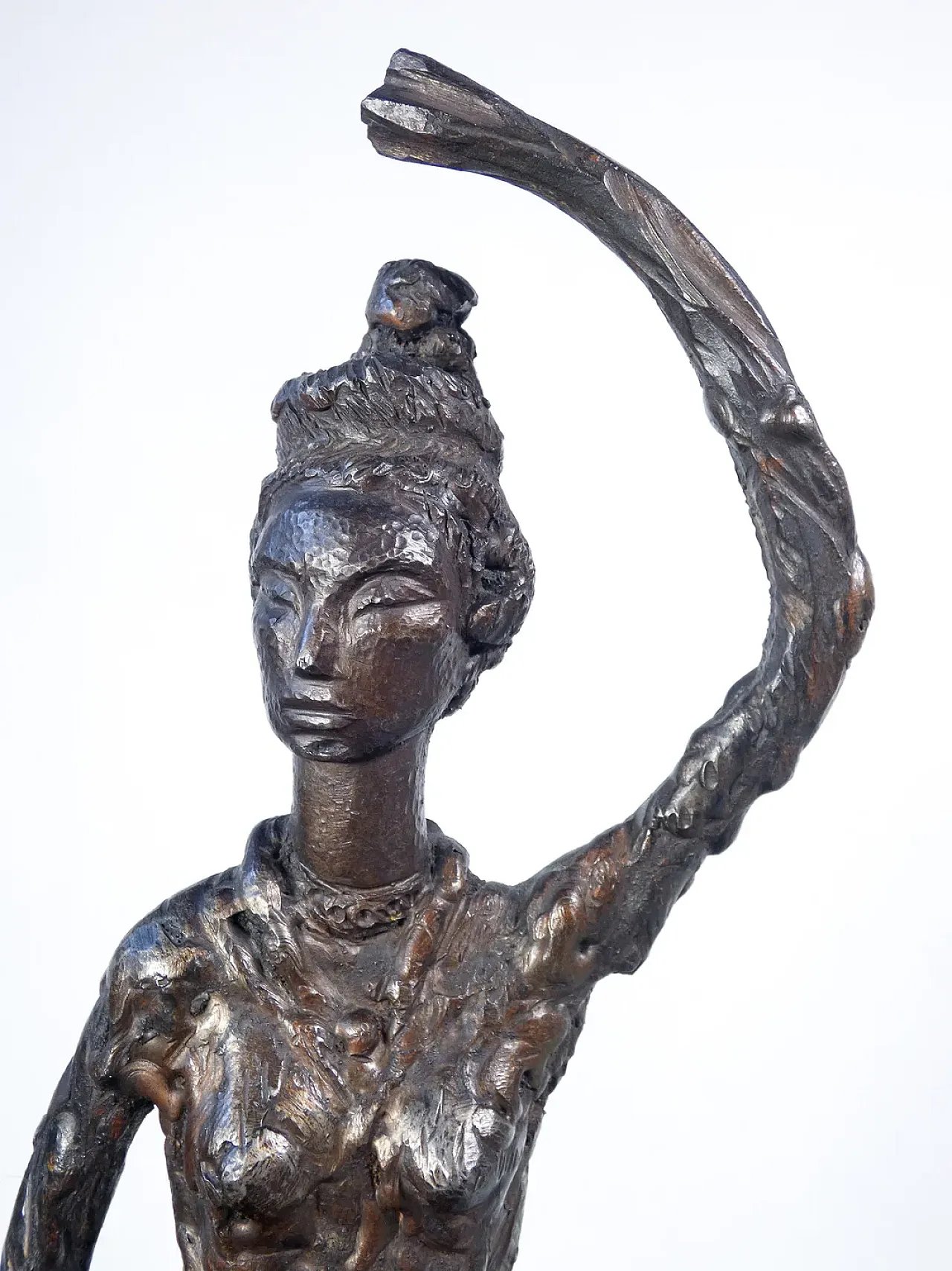 Donna orientale, scultura in bronzo di Pietro Beccuti, anni '60 2