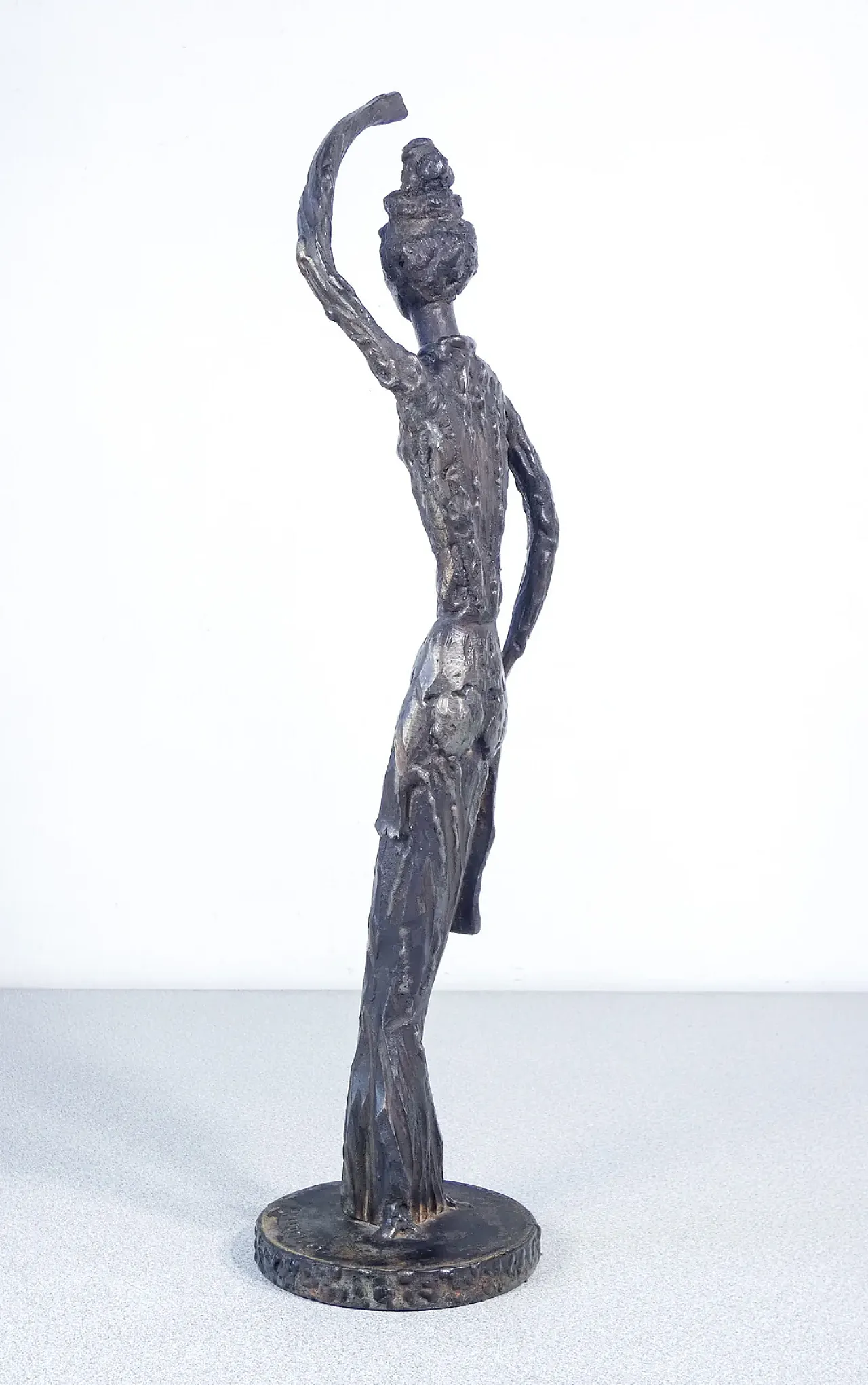 Donna orientale, scultura in bronzo di Pietro Beccuti, anni '60 6