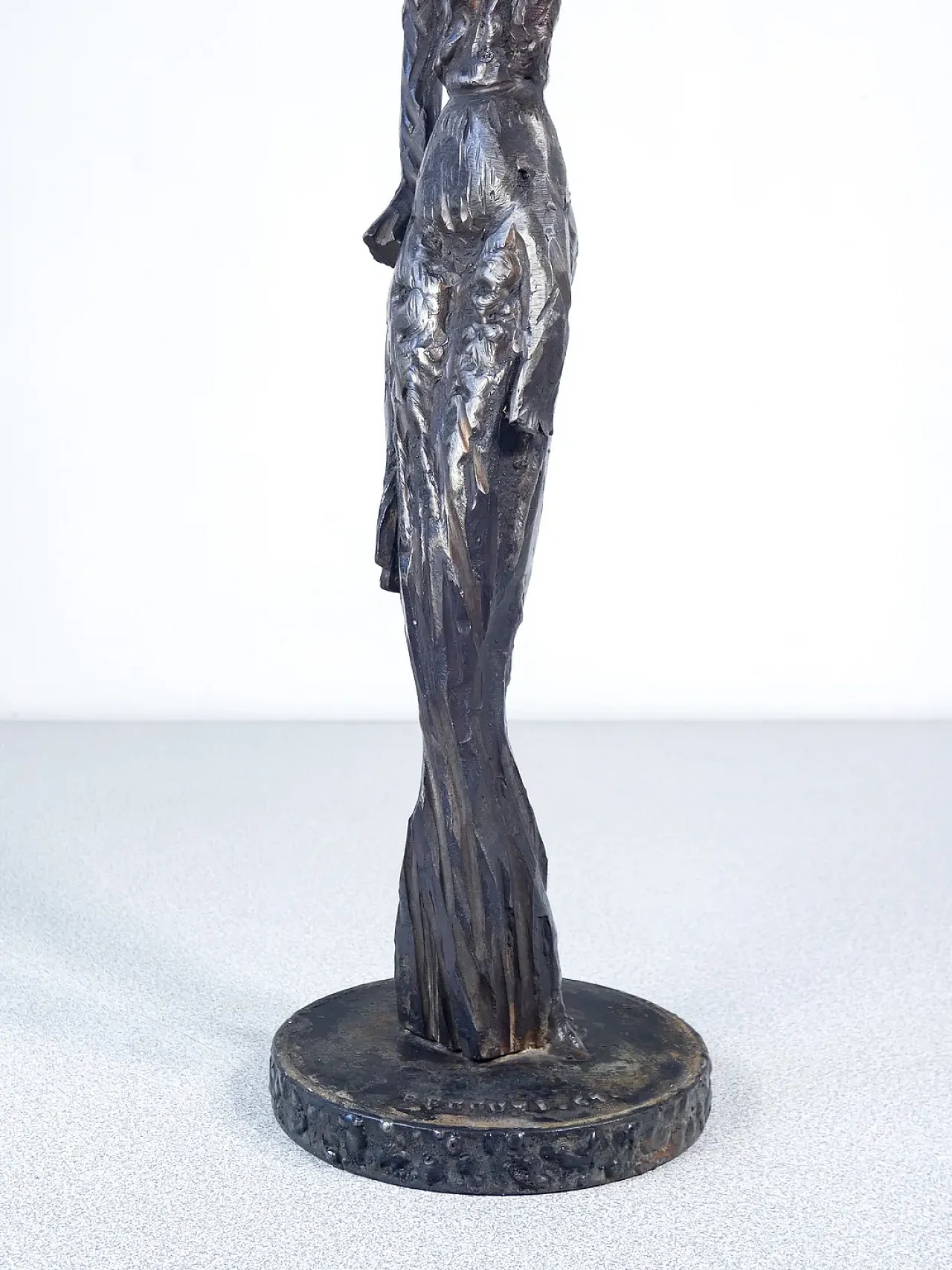 Donna orientale, scultura in bronzo di Pietro Beccuti, anni '60 9