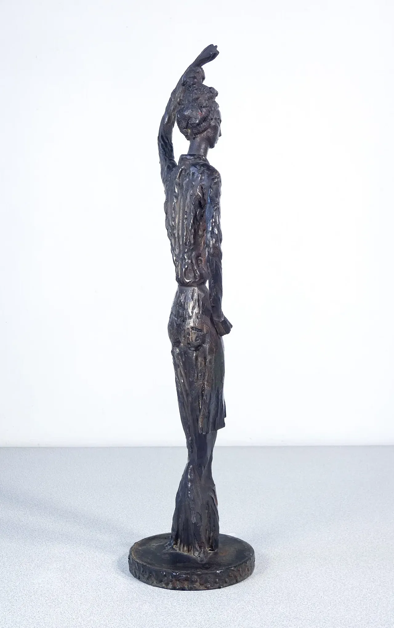 Donna orientale, scultura in bronzo di Pietro Beccuti, anni '60 10