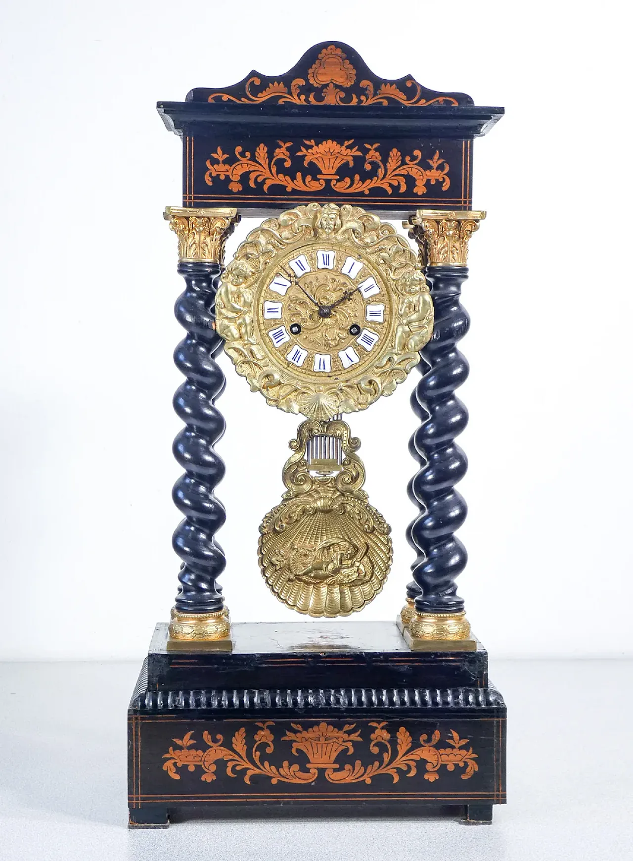 Ebonized and inlaid wooden pendulum clock, late 19th century 2