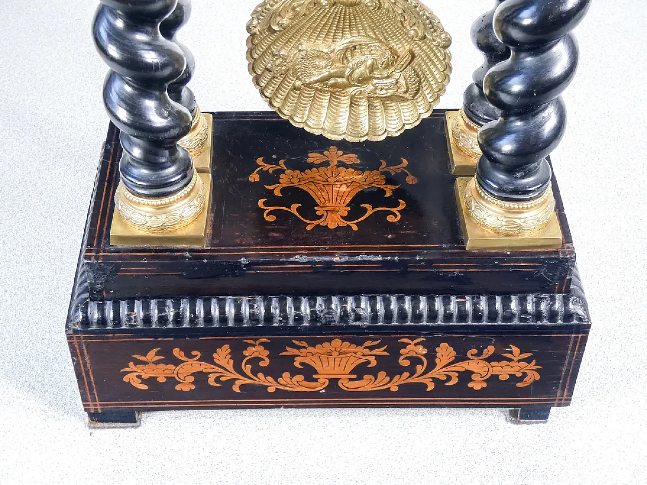 Ebonized and inlaid wooden pendulum clock, late 19th century 9
